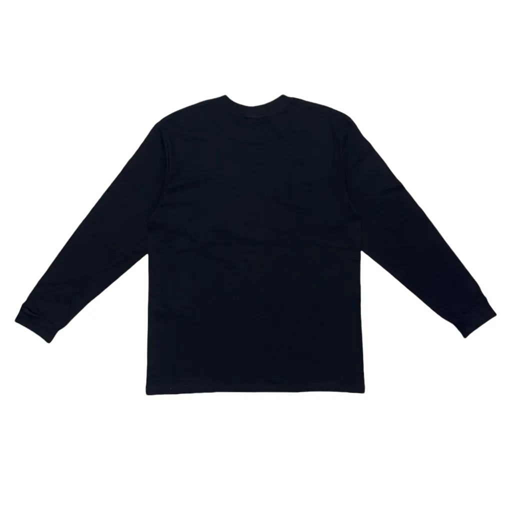 P140 Supreme Week 18 x KAWS joint model Chalk Logo Tee Chalk Letter Box solid color logo printed round neck T-shirt, same style for men and women, using cylindrical seamless technology (original technology, there is no stitching bone on the side of the clothes, identification key point) Fabric: All custom-woven and dyed, 280g weight, 100% cotton, cylindrical fabric. Cylindrical fabric is a knitted fabric woven with a cylinder loom. The needles are distributed in a cylindrical shape on the fuselage. The gray fabric is a large cylinder. It needs to be opened and shaped before further use. There is no slit on the side of the clothes, so there is no washing label on the side of ordinary short-sleeved clothes. There is only one collar label behind the neck, so the shape is very correct and not easy to deform (color: black and white)