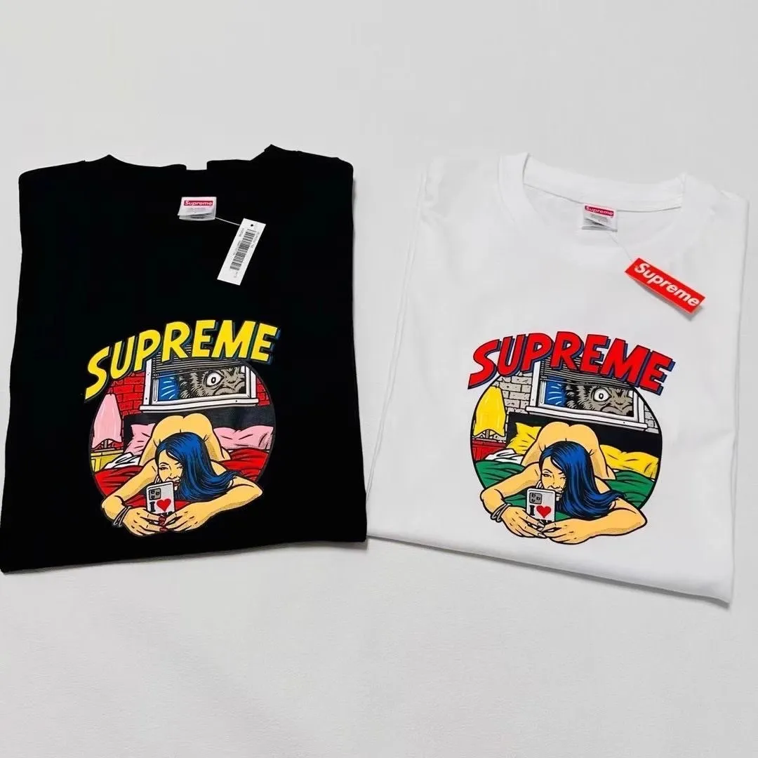 #S132 P110💰 Sup 80SS BEDROOM Bedroom Comic Girl Recumbent Short Sleeve Comic Couple T-shirt for Men and Women. Loose fit. Made of 260g combed cotton double yarn. All three standards are complete from fabric to accessories. ZP. Imported Matsui company slurry printing will never crack. The whole piece adopts three-needle five-thread process. The neckline-shoulder seam-sleeve seam is double-lined, which looks more three-dimensional and textured.) The same process as the authentic original, classic version Feel free to compare zp. The whole piece adopts three-needle five-thread craftsmanship. The neckline-shoulder seam-sleeve seam is double-threaded, which looks more three-dimensional and textured.) It has the same craftsmanship as the original original, classic version. Color: Black White Size: S M L XL XXL