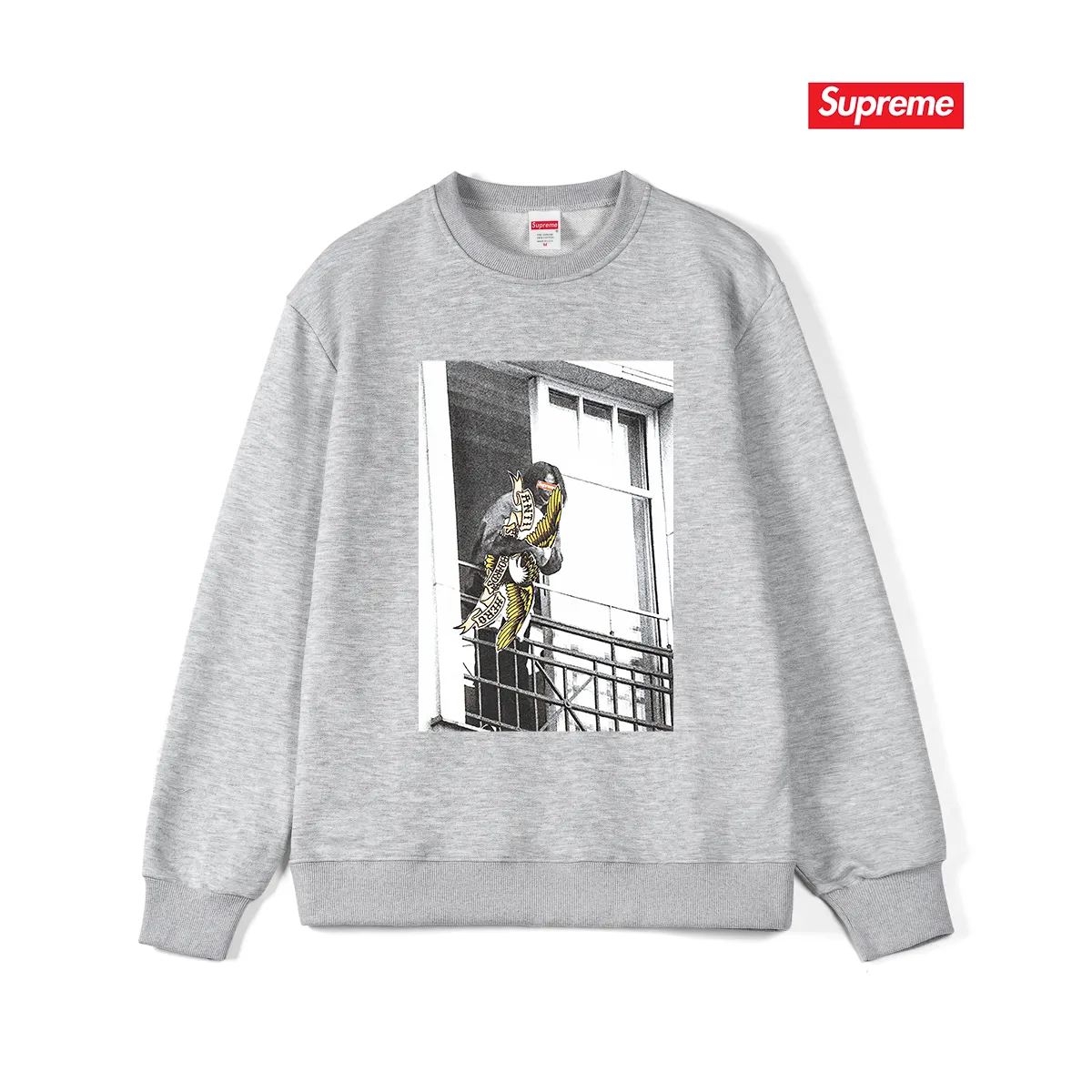 Style No. S1107 #terry p150💰 Velvet 160💰 Supreme Week 14 xANTIHERO Balcony Tee co-branded Michael Jackson balcony character print round neck sweatshirt Made of 400 grams of large terry (drop shoulder large version) fabric, soft texture and no pilling Imported environmentally friendly printing glue The pattern is bright and three-dimensional Quality💥Same style for men and women The upper body is trendy Color: black white gray Size: S M L XL XXL