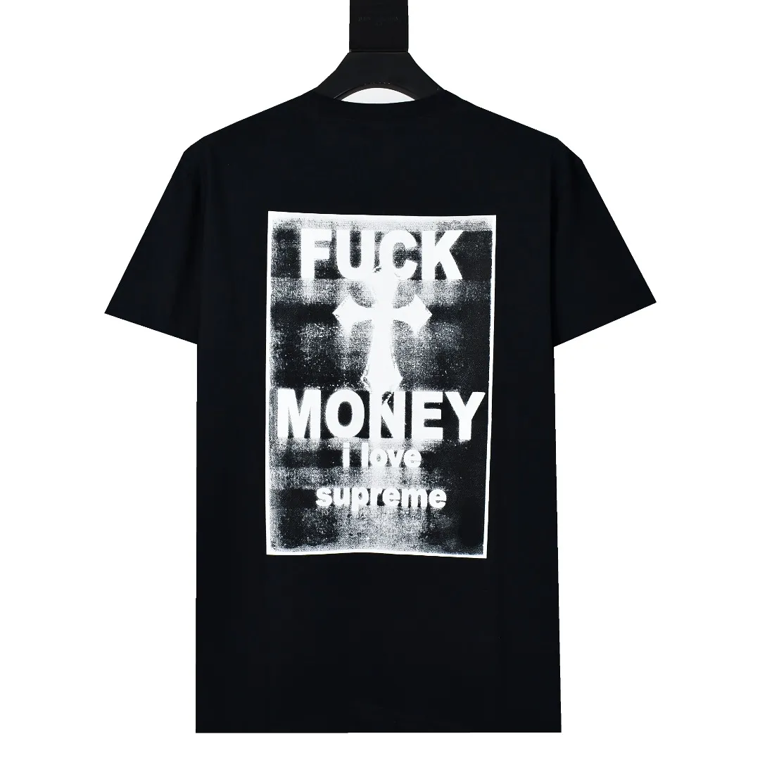 🅿️140 S188 top version Supreme 24FW Money cross printed short-sleeved T-shirt. Refuse to look at pictures to make goods. Refuse to compare with wrong versions. Use cylindrical seamless technology (original technology, there are no stitched bones on the side of the clothes, the key point of identification) The fabrics are all custom-woven and dyed, 280g weight, 100% cotton, cylindrical fabric. Cylindrical fabric is a knitted fabric woven with a cylinder loom. The needles are distributed in a cylindrical shape on the fuselage. The gray fabric is a large cylinder, which needs to be opened and shaped before it can be used further. There are no slits on the side of the clothes, so there is no washing label on the side of ordinary short-sleeves. There is only one collar label behind the neck. The printing uses thermosetting ink printing imported from Belgium (different from conventional thermal transfer printing), also known as plastic ink, or self-adhesive ink. Its ingredients are: mainly composed of polyvinyl chloride (PVC) and phthalates, including PVC and phthalates, fixing agents, Stabilizers and thickeners are mixed to form thermosetting ink, which is not the digital direct printing advertised on the market. The printing texture of thermosetting ink is unachievable by digital direct printing. The new triple collar label has a watermark anti-counterfeiting effect, a real anti-counterfeiting layer, a version with a high probability of passing the inspection, and the original packaging picture has a high probability of passing the test. Size：S-XL
