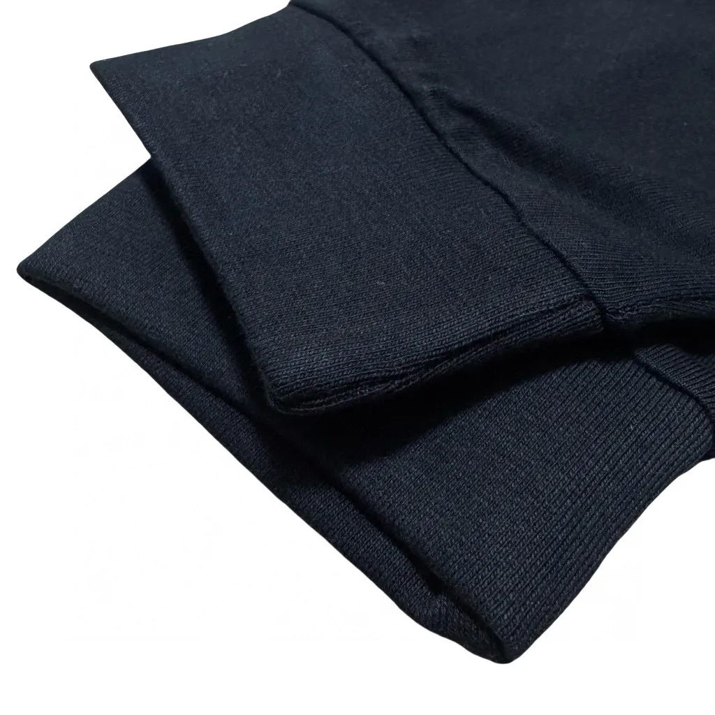 P140 Supreme ss22 co-branded Burberry logo printed T-shirt long sleeves, same style for men and women, using cylindrical seamless technology (original technology, there are no seams on the side of the clothes, key points of identification) Fabric: All custom-woven and dyed, 280g weight, 100% cotton, cylindrical cloth, cylindrical cloth is knitted fabric woven with a cylinder loom, the needles are distributed in a cylindrical shape on the fuselage, and the gray fabric is a large cylinder It needs to be opened and shaped before it can be used further. There are no slits on the sides of the clothes, so there are no wash labels on the sides of ordinary short-sleeved clothes. There is only one collar label behind the neck, so the shape is very correct and not easy to deform (color: black and white)