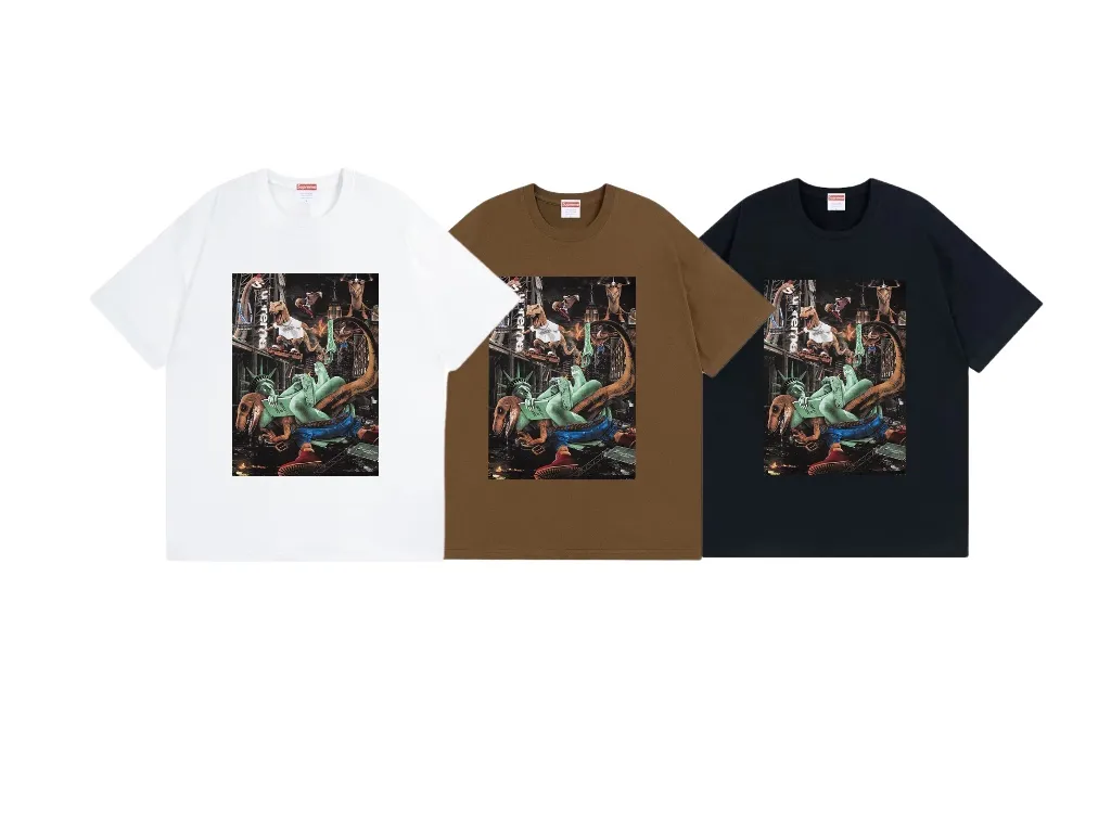 #S125 p110💰 Supreme 23SS T-REX TEE Tyrannosaurus City Battle Statue of Liberty, short-sleeved T-shirt, loose fit, made of 260g combed cotton double yarn, all three standards from fabrics to accessories, ZP, imported Matsui company slurry printing will never crack, the whole piece adopts three-needle five-thread process. The neckline-shoulder seam-sleeve seam is double-lined, which looks more three-dimensional and textured) The same process as the authentic original, classic version Feel free to compare zp. The whole piece adopts three-needle five-thread craftsmanship. The neckline-shoulder seam-sleeve seam is double-threaded, which looks more three-dimensional and textured.) It has the same craftsmanship as the original original, classic version. Color: Black White Size: S M L XL XXL