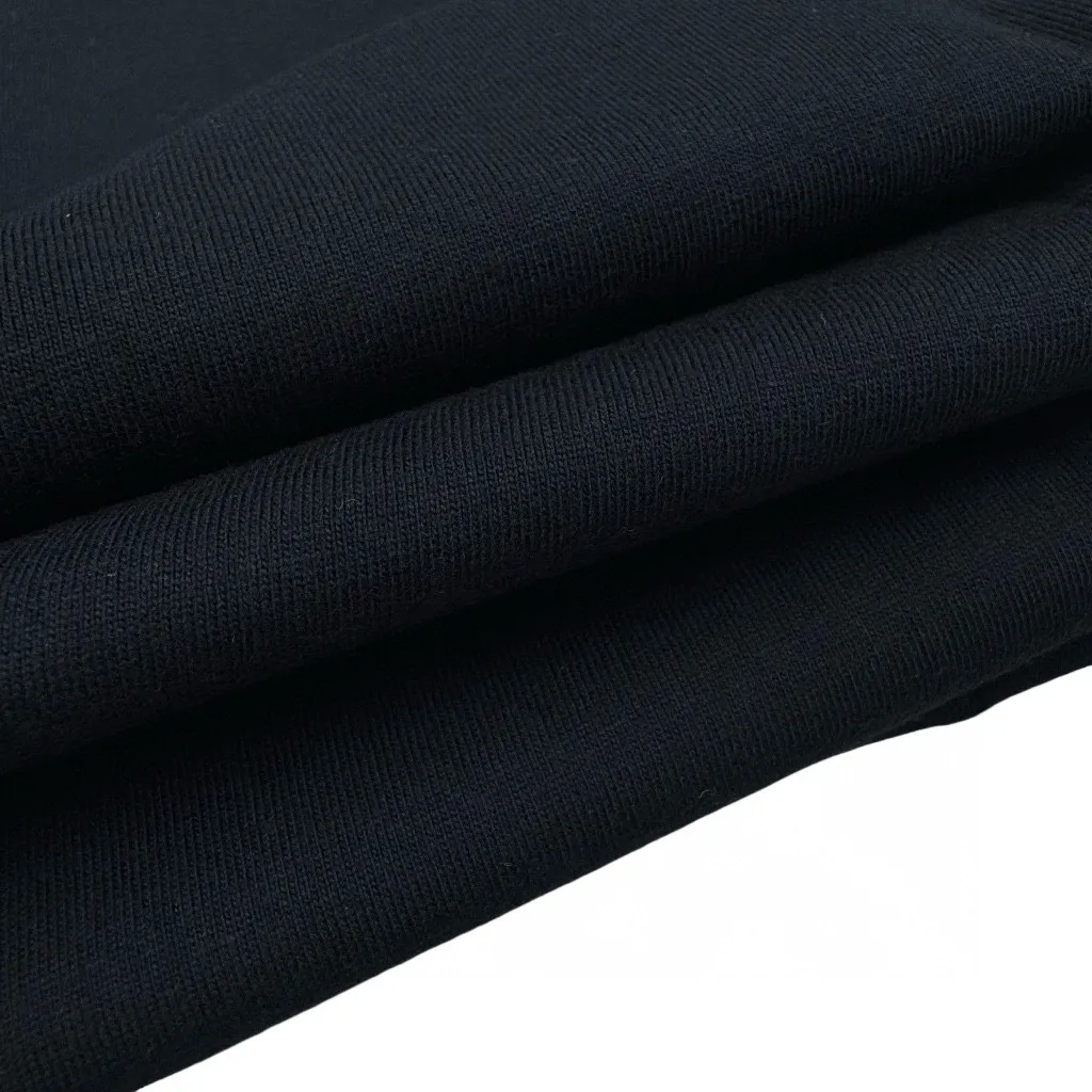 P140 Supreme FW23 WEEK17 NYC TEE logo round neck long-sleeved T-shirt, same style for men and women, using cylindrical seamless technology (original technology, there are no stitching bones on the side of the clothes, key points of identification) Fabric: All custom-woven and dyed, 280g weight, 100% cotton, cylindrical cloth, cylindrical cloth is a knitted fabric woven with a cylinder loom, the needles are distributed in a cylindrical shape on the fuselage, and the gray fabric is a large cylinder It needs to be opened and shaped before it can be used further. There is no slit on the side of the clothes, so there is no washing label on the side of ordinary short-sleeved clothes. There is only one collar label behind the neck, so the shape is very correct and not easy to deform (color: black and white)
