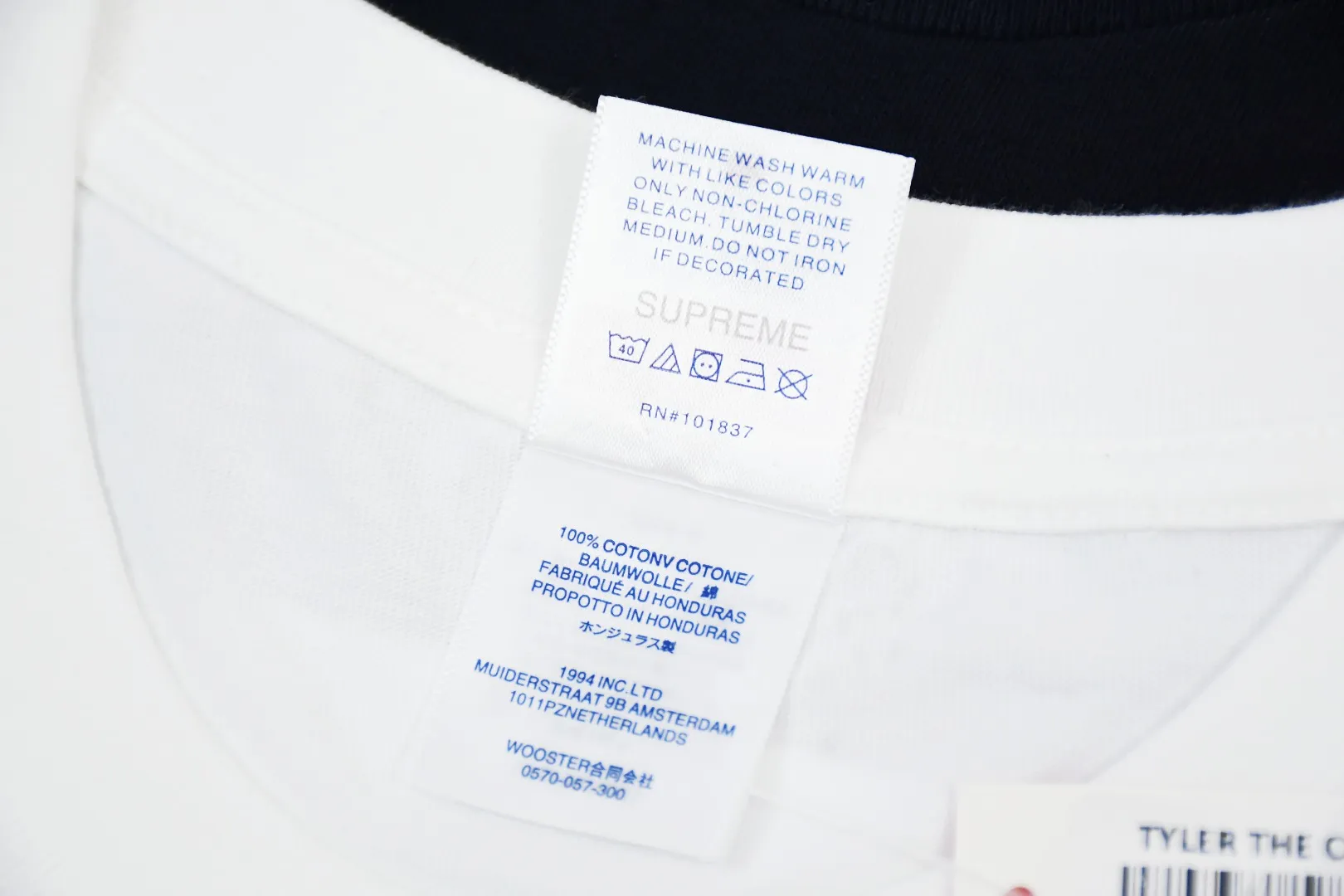 🅿️140 S193 top version Supreme 25ss Announcing Love Logo printed short-sleeved T-shirt. Refuse to look at pictures to make products. Refuse to compare wrong versions. Use cylindrical seamless technology (original technology, there are no stitched bones on the side of the clothes, the key point of identification) The fabrics are all custom-woven and dyed, 280g weight, 100% cotton, cylindrical fabric. Cylindrical fabric is a knitted fabric woven with a cylinder loom. The needles are distributed in a cylindrical shape on the fuselage. The gray fabric is a large cylinder, which needs to be opened and shaped before it can be used further. There are no slits on the side of the clothes, so there is no washing label on the side of ordinary short-sleeves. There is only one collar label behind the neck. The printing uses heat-setting ink printing imported from Belgium (different from conventional heat transfer printing on the market), also known as plastic ink, or self-adhesive ink. Its ingredients: mainly composed of polyvinyl chloride (PVC) and phthalates, including PVC, phthalates, and color fixing agents. , stabilizer, and thickener are mixed to form thermoset ink, which is not the digital direct printing marketed on the market. The printing texture of thermoset ink cannot be achieved by digital direct printing. The new triple collar label has a watermark anti-counterfeiting effect, a real anti-counterfeiting layer, and has a high probability of passing the approved version. The original packaging picture has a high probability of passing Size：S-XL