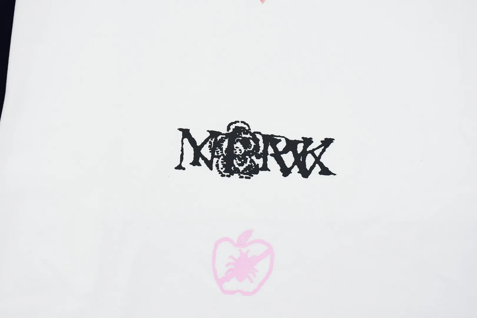 🅿️140 S193 top version Supreme 25ss Announcing Love Logo printed short-sleeved T-shirt. Refuse to look at pictures to make products. Refuse to compare wrong versions. Use cylindrical seamless technology (original technology, there are no stitched bones on the side of the clothes, the key point of identification) The fabrics are all custom-woven and dyed, 280g weight, 100% cotton, cylindrical fabric. Cylindrical fabric is a knitted fabric woven with a cylinder loom. The needles are distributed in a cylindrical shape on the fuselage. The gray fabric is a large cylinder, which needs to be opened and shaped before it can be used further. There are no slits on the side of the clothes, so there is no washing label on the side of ordinary short-sleeves. There is only one collar label behind the neck. The printing uses heat-setting ink printing imported from Belgium (different from conventional heat transfer printing on the market), also known as plastic ink, or self-adhesive ink. Its ingredients: mainly composed of polyvinyl chloride (PVC) and phthalates, including PVC, phthalates, and color fixing agents. , stabilizer, and thickener are mixed to form thermoset ink, which is not the digital direct printing marketed on the market. The printing texture of thermoset ink cannot be achieved by digital direct printing. The new triple collar label has a watermark anti-counterfeiting effect, a real anti-counterfeiting layer, and has a high probability of passing the approved version. The original packaging picture has a high probability of passing Size：S-XL