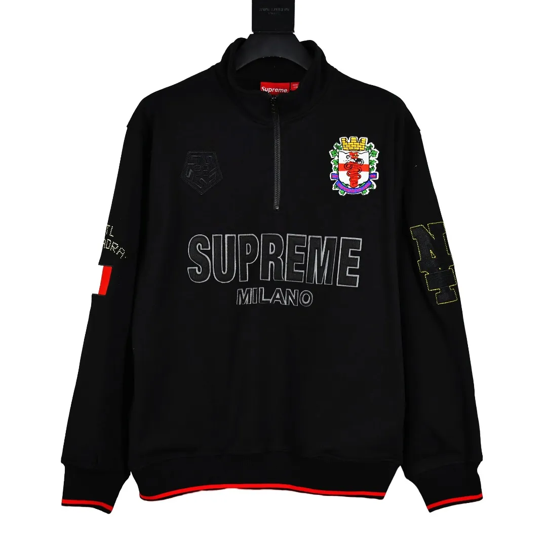 S500💰p410 Top version Supreme 22FW Milano Half Zip Pullover AC Milan limited half zipper pullover sweatshirt. For those of us who focus on top Supreme, this sweatshirt is naturally available at our fingertips. ZP purchase and pattern making operation 1. Fabric: According to ZP testing, custom-woven and dyed, pure cotton 460G fleece main fabric 2. Technology: extra custom-dyed machine patch, large area embroidered letters on the front Imported Behringer embroidery machine operation, exquisite and perfect presentation 3. Hem and cuffs: Customized color-blocking threads use 520G non-elastic threads (low-end products use elastic threads to cause the hem and cuffs to appear wavy) 4. Customized ZP YKK zipper/main label/wash label/tag/packing bag (equipped with extra-large thickened handbag) Size: S~XL