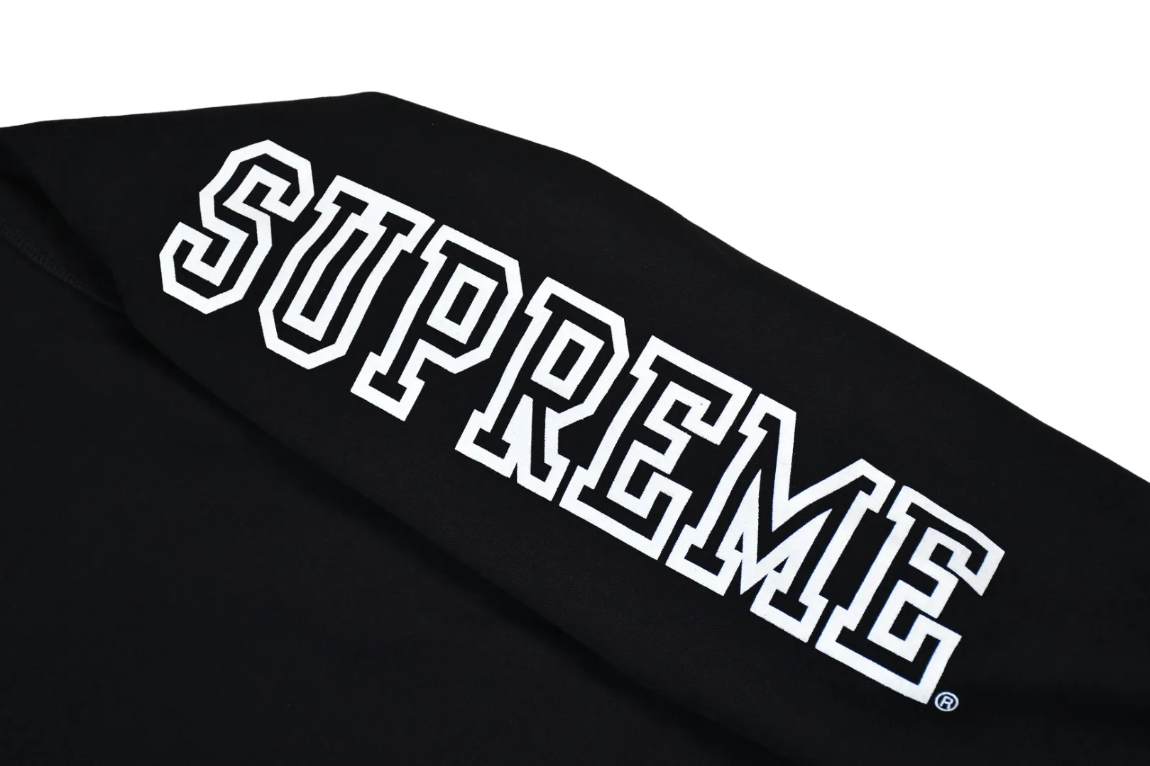 S576💰p330 Top version Supreme 24FW COLLEGIATE SLEEVE HOODED letter printed sweatshirt 1. Fabric: ZP testing, custom weaving and dyeing, pure cotton 460G plus velvet main fabric, horizontal cutting 520G 2X2 thread 2. Printing: Printing uses thermoset ink printing, also known as plastic ink, or self-adhesive ink. Its ingredients are: mainly composed of polyvinyl chloride (PVC) and phthalates. PVC and phthalates, color fixing agents, stabilizers, and thickeners are mixed to form thermoset ink. It is not the digital direct printing advertised on the market. The printing texture of thermoset ink cannot be achieved by digital direct printing. 3. Sewing process: Twelve places of the whole garment are made of boneless splicing technology, processed by experienced foreign trade factories (ordinary factories cannot do it) 4. Hem and cuffs: all use 520G inelastic threads (low-end products use elastic threads to cause the hem and cuffs to appear wavy) 5. Customized ZP main label/wash water label/hangtag/packaging bag (equipped with an extra-large thickened handbag) Size: S~XL