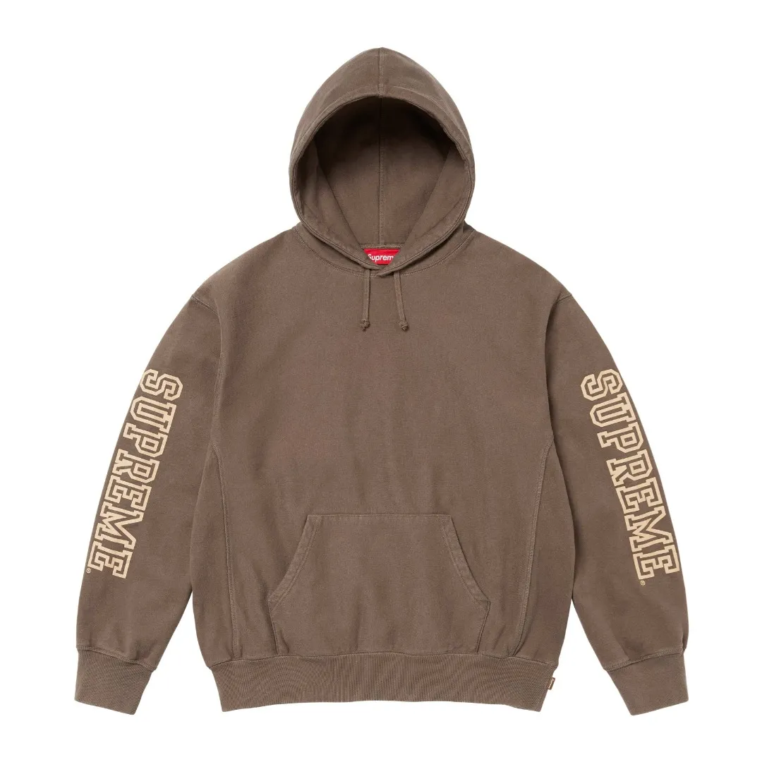 S576💰p330 Top version Supreme 24FW COLLEGIATE SLEEVE HOODED letter printed sweatshirt 1. Fabric: ZP testing, custom weaving and dyeing, pure cotton 460G plus velvet main fabric, horizontal cutting 520G 2X2 thread 2. Printing: Printing uses thermoset ink printing, also known as plastic ink, or self-adhesive ink. Its ingredients are: mainly composed of polyvinyl chloride (PVC) and phthalates. PVC and phthalates, color fixing agents, stabilizers, and thickeners are mixed to form thermoset ink. It is not the digital direct printing advertised on the market. The printing texture of thermoset ink cannot be achieved by digital direct printing. 3. Sewing process: Twelve places of the whole garment are made of boneless splicing technology, processed by experienced foreign trade factories (ordinary factories cannot do it) 4. Hem and cuffs: all use 520G inelastic threads (low-end products use elastic threads to cause the hem and cuffs to appear wavy) 5. Customized ZP main label/wash water label/hangtag/packaging bag (equipped with an extra-large thickened handbag) Size: S~XL