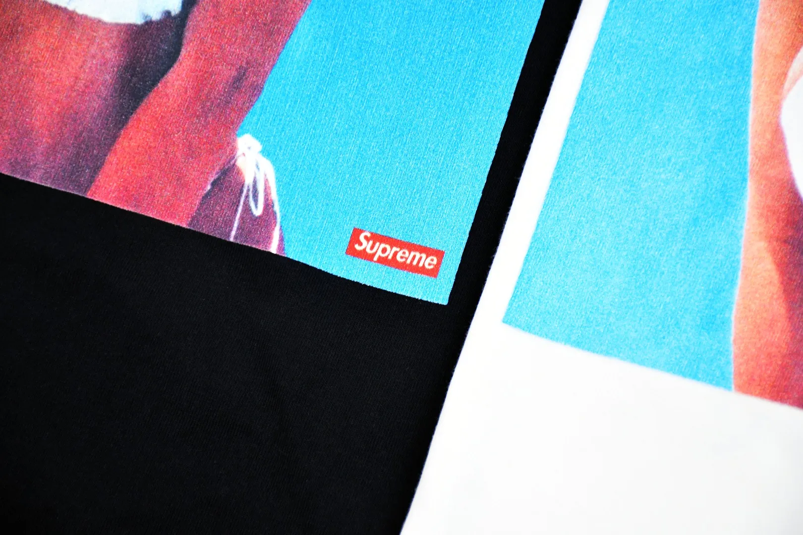 S422💰P150 Top version Supreme 25ss Aphex Twin Windowlicker Tee Bikini singer portrait alien printed short-sleeved T-shirt Refuse to look at pictures to make goods. Refuse to compare wrong versions. Use cylindrical seamless process (original process, there is no stitching bone on the side of the clothes, identification key point) The fabrics are all custom-woven and dyed, 280g weight, 100% cotton, cylindrical fabric. Cylindrical fabric is a knitted fabric woven with a cylinder loom. The needles are distributed in a cylindrical shape on the fuselage. The gray fabric is a large cylinder, which needs to be opened and shaped before it can be used further. There are no slits on the side of the clothes, so there is no washing label on the side of ordinary short-sleeves. There is only one collar label behind the neck. The printing uses heat-setting ink printing imported from Belgium (different from conventional heat transfer printing on the market), also known as plastic ink, or self-adhesive ink. Its ingredients: mainly composed of polyvinyl chloride (PVC) and phthalates, including PVC, phthalates, and color fixing agents. , stabilizer, and thickener are mixed to form thermoset ink, which is not the digital direct printing marketed on the market. The printing texture of thermoset ink cannot be achieved by digital direct printing. The new triple collar label has a watermark anti-counterfeiting effect, real anti-counterfeiting layer, and has a high probability of passing the approved version. The original packaging picture has a high probability of passing Size：S-XL