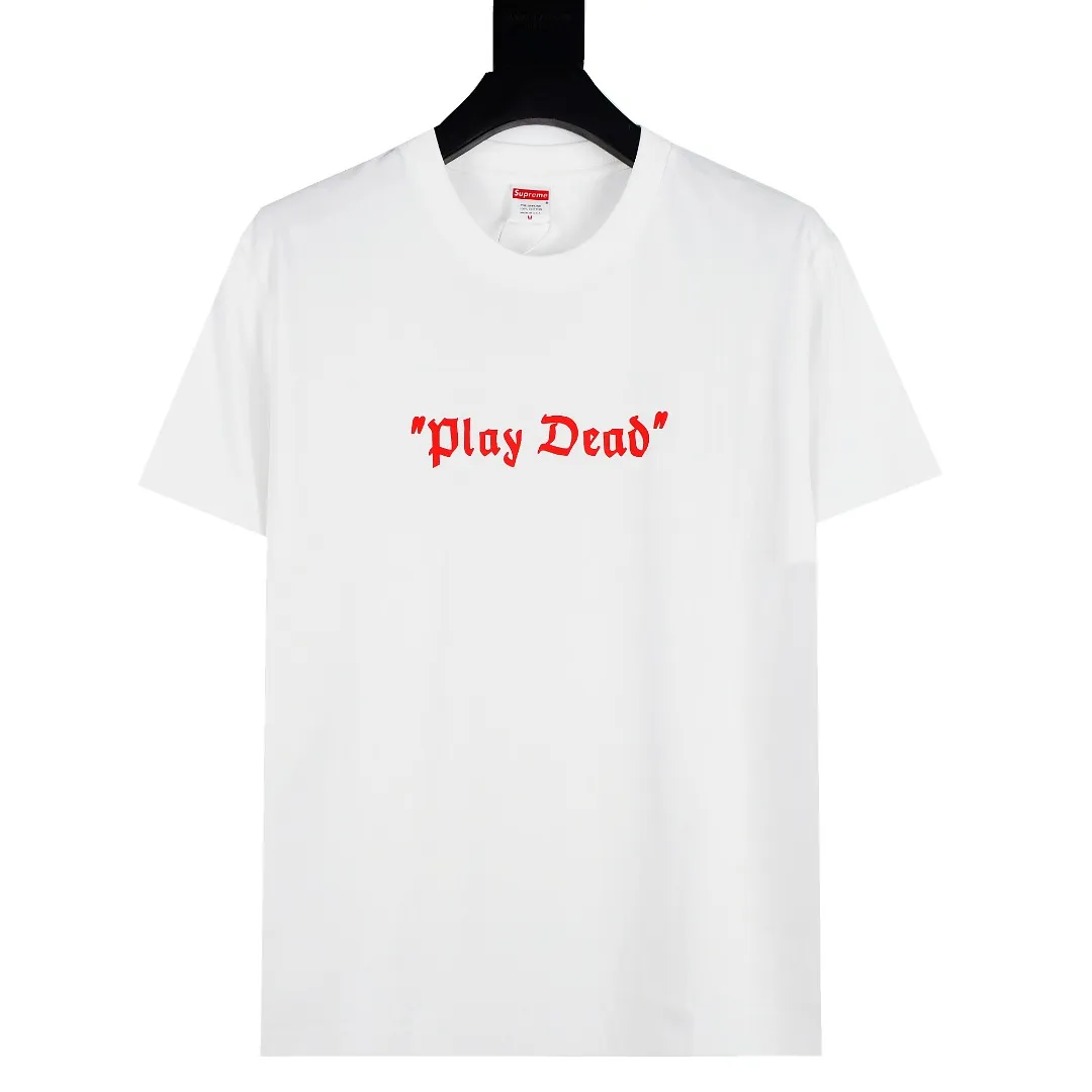 S196💰p130 Top version Supreme “Play Dead” Tee movie commemorative box logo short-sleeved T-shirt. For those of us who focus on top-level Sup products, this short-sleeved one is naturally available. It adopts cylindrical seamless technology (original technology, there are no gaps on the sides of the clothes, the key point of identification) The fabrics are all custom-woven and dyed, 280g weight, 100% cotton, cylindrical fabric. Cylindrical fabric is knitted fabric woven with a cylinder loom. The needles are distributed in a cylindrical shape on the fuselage. The gray fabric is a large cylinder that needs to be opened and shaped before it can be used further. There are no slits on the side of the clothes, so there is no washing label on the side of ordinary short-sleeves. There is only one collar label behind the neck. The printing is printed with thermosetting ink, also known as plastic. Ink, or self-adhesive ink, contains ingredients: mainly composed of polyvinyl chloride (PVC) and phthalates. PVC and phthalates, fixatives, stabilizers, and thickeners are mixed to form a thermal ink. Solid ink is not the digital direct printing advertised on the market. The printing texture of thermoset ink is something that digital direct printing cannot achieve. The collar label has a watermark anti-counterfeiting effect, a real anti-counterfeiting layer, a probability of passing the version, and a high probability of passing the original packaging picture. Size：S-XL