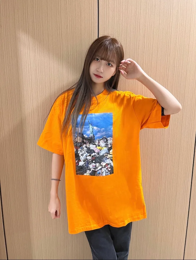 #S123 p110💰 SupremeFW22Week1Trash Tee landscape pattern printing, loose fit, using 260 grams of combed cotton double yarn, all three standards from fabrics to accessories are in compliance with ZP. Imported Matsui Company slurry printing will never crack. The whole piece adopts three-needle five-thread technology. The neckline-shoulder seam-sleeve seam is double-lined, which looks more three-dimensional and textured. The same process as the original version, classic version Feel free to compare zp. The whole piece adopts three-needle five-thread craftsmanship (neckline-shoulder seam-sleeve seam double thread, which looks more three-dimensional and textured). It has the same craftsmanship as the original original, classic version. Color: white, black, orange, gray. Size: S M L XL XXL
