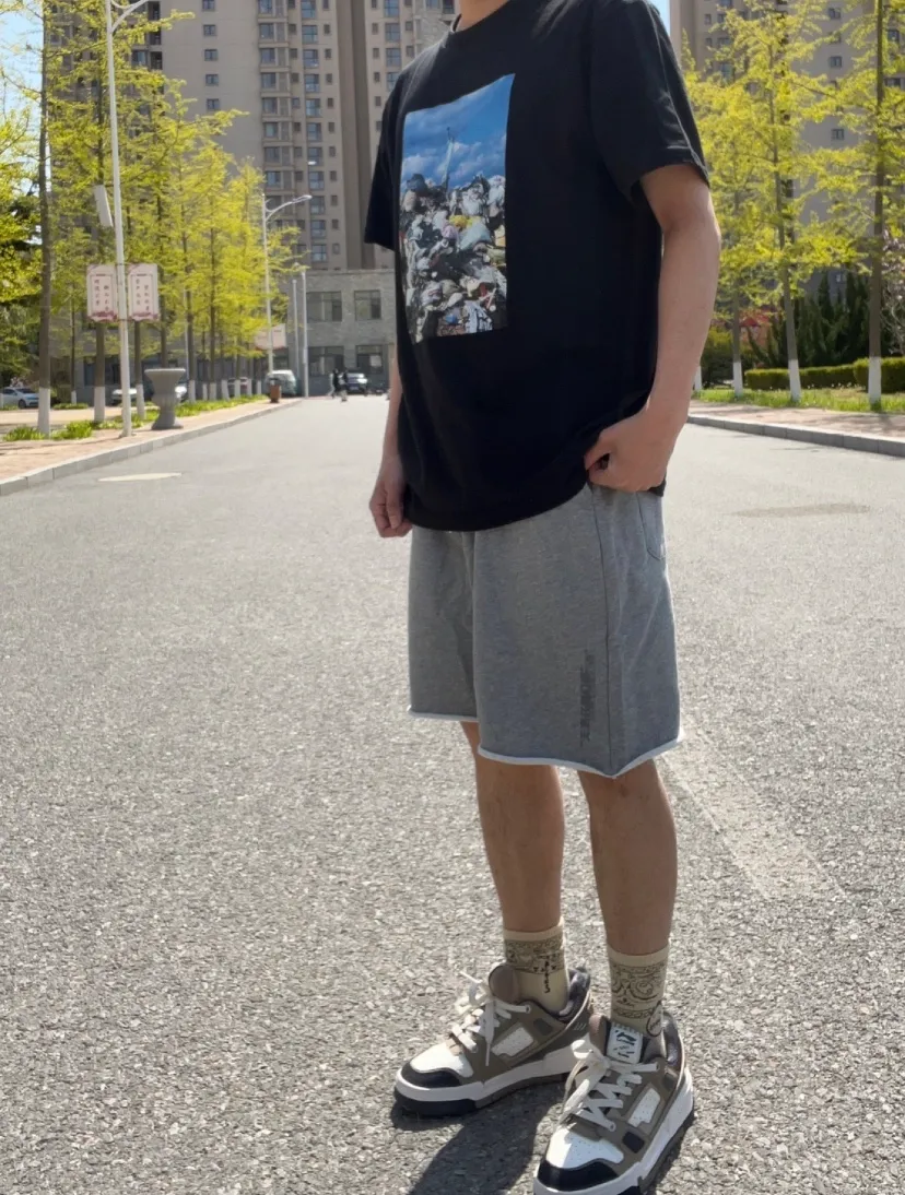 #S123 p110💰 SupremeFW22Week1Trash Tee landscape pattern printing, loose fit, using 260 grams of combed cotton double yarn, all three standards from fabrics to accessories are in compliance with ZP. Imported Matsui Company slurry printing will never crack. The whole piece adopts three-needle five-thread technology. The neckline-shoulder seam-sleeve seam is double-lined, which looks more three-dimensional and textured. The same process as the original version, classic version Feel free to compare zp. The whole piece adopts three-needle five-thread craftsmanship (neckline-shoulder seam-sleeve seam double thread, which looks more three-dimensional and textured). It has the same craftsmanship as the original original, classic version. Color: white, black, orange, gray. Size: S M L XL XXL