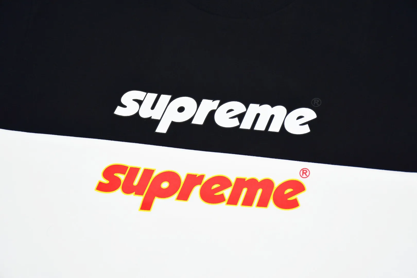 🅿️120 S157 top version Supreme 24ss RPINLINE Logo printed short-sleeved T-shirt. Refuse to look at pictures to make goods. Refuse to compare with wrong versions. Use cylindrical seamless process (original process, there is no stitching bone on the side of the clothes, the key point of identification) The fabrics are all custom-woven and dyed, 280g weight, 100% cotton, cylindrical fabric. Cylindrical fabric is a knitted fabric woven with a cylinder loom. The needles are distributed in a cylindrical shape on the fuselage. The gray fabric is a large cylinder, which needs to be opened and shaped before it can be used further. There are no slits on the side of the clothes, so there is no washing label on the side of ordinary short-sleeves. There is only one collar label behind the neck. The printing uses thermosetting ink printing imported from Belgium (different from conventional thermal transfer printing), also known as plastic ink, or self-adhesive ink. Its ingredients are: mainly composed of polyvinyl chloride (PVC) and phthalates. PVC and phthalates, solid color The thermoset ink is composed of a mixture of agents, stabilizers, and thickeners. It is not the digital direct printing advertised on the market. The printing texture of thermoset ink cannot be achieved by digital direct printing. The collar label has a watermark anti-counterfeiting effect, a real anti-counterfeiting layer, a version with a high probability of passing the inspection, and a high probability of passing the original packaging picture. Size：S-XL