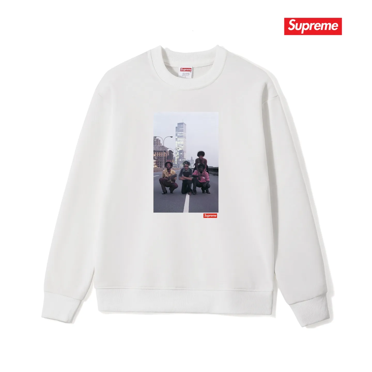 Style No. S1015 #terry p150💰 Velvet 160💰 Supreme Week 18 Augustus Pablo Tee reggae band character print round neck sweatshirt Made of 400g large terry (drop shoulder large version) fabric, soft texture and no pilling Imported environmentally friendly printing glue The pattern is bright and three-dimensional Quality 💥Same style for men and women The upper body is fashionable Color: black white gray Size: S M L XL XXL