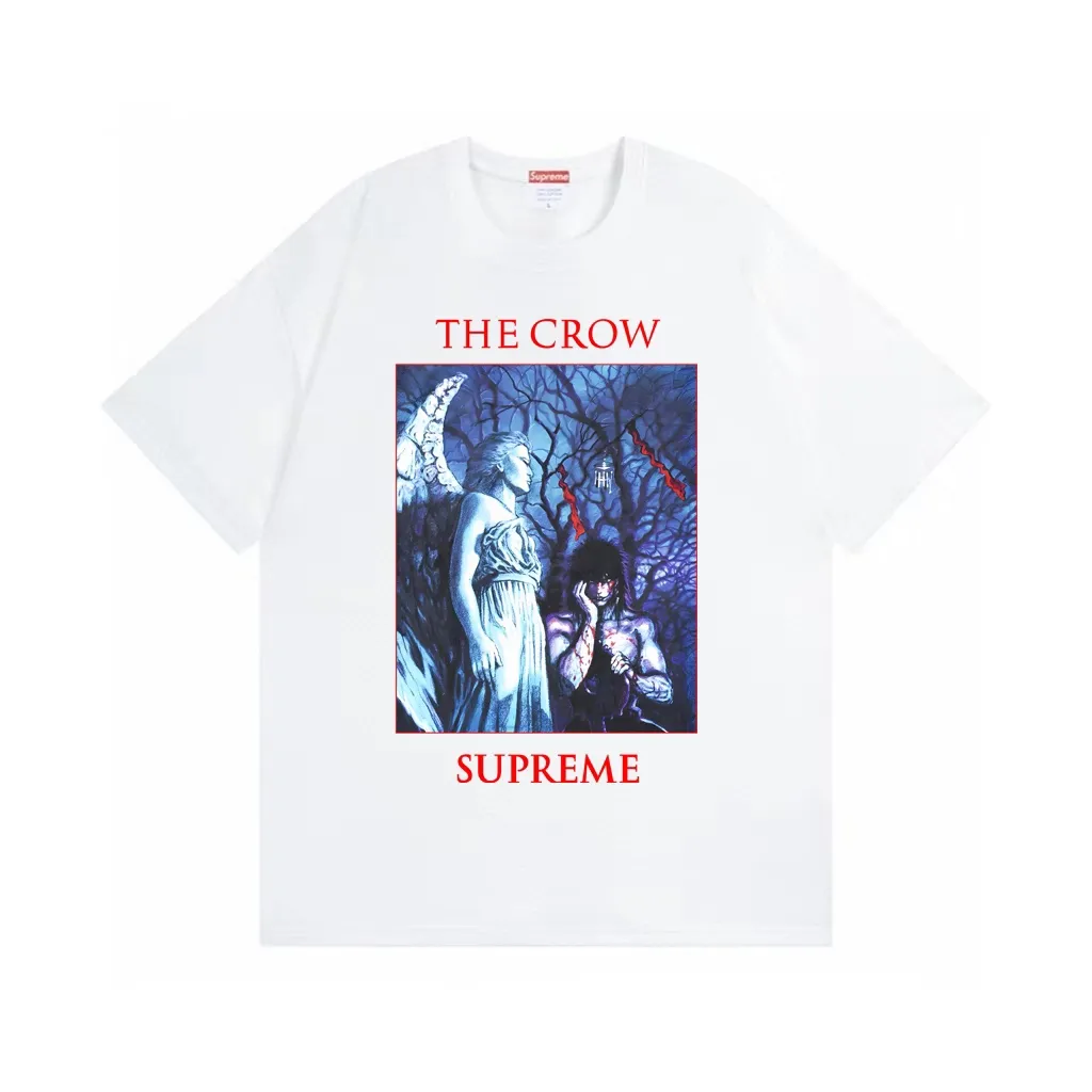 #S105 p110💰 Supreme Week4 xThe Crow co-branded Tee crow angel devil pattern print Loose fit Made of 260g combed cotton double yarn From fabrics to accessories, all three standards are complete and follow ZP Imported Matsui company slurry printing will never crack The whole piece adopts three-needle five-thread technology (neckline-shoulder seam-sleeve seam double line, looks more three-dimensional and textured) The same craftsmanship as the original version, classic version Feel free to compare zp. The whole piece adopts three-needle five-thread craftsmanship (neckline-shoulder seam-sleeve seam double thread, which looks more three-dimensional and textured). It has the same craftsmanship as the original original, classic version. Color: White, Black, Dark Green, Purple. Size: S M L XL XXL