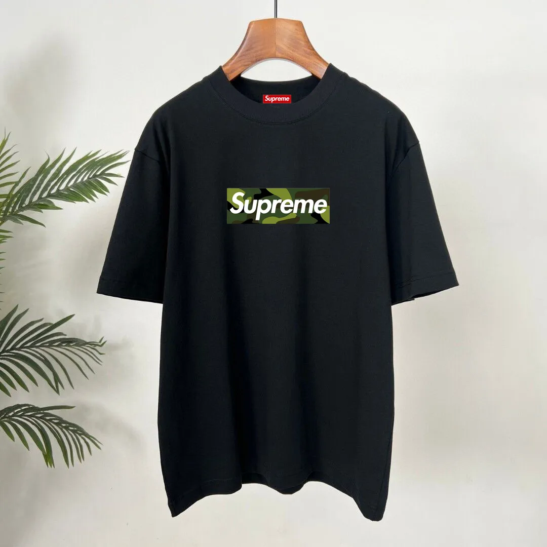 P150 Supreme Big LOGO short-sleeved T-shirt is made of 250g Solona fabric. The whole piece is made of three-needle five-thread craftsmanship. The neckline-shoulder seam-sleeve seam is double-lined, which looks more three-dimensional and textured. The craftsmanship is consistent with the authentic original version, and the classic version is free to compare. M L XL XXL