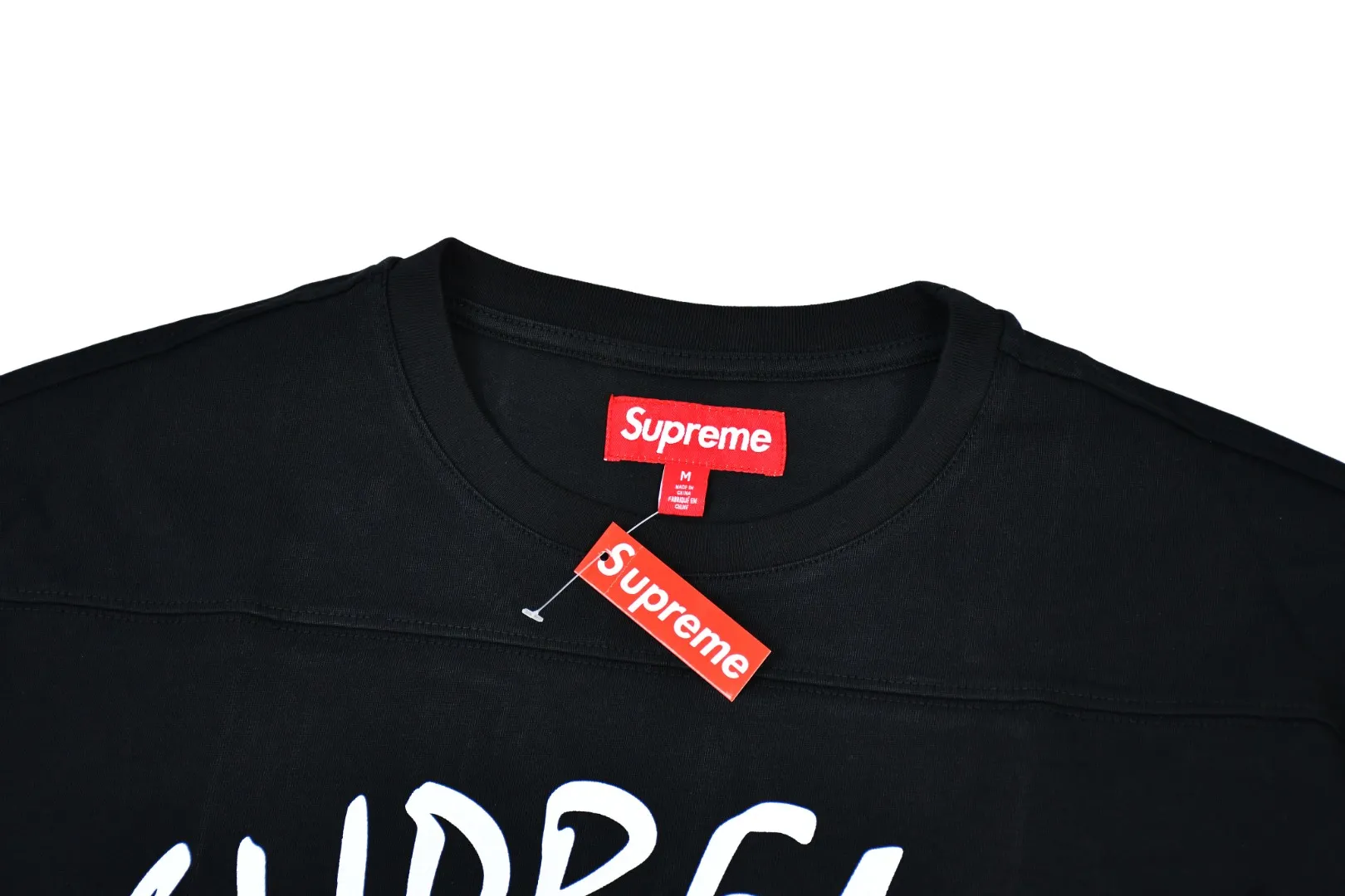 S562💰p230 top version Supreme 24ss 99 L/S FOOTBALL TOP 238 printed long sleeves ZP test custom-woven and dyed pure cotton 320g fabric Printing uses thermoset ink printing, also known as plastic ink, or self-adhesive ink. Its ingredients are: mainly composed of polyvinyl chloride (PVC) and phthalates. PVC and phthalates, color fixing agents, stabilizers, and thickeners are mixed to form thermoset ink. It is not the digital direct printing advertised on the market. The printing texture of thermoset ink is something that cannot be achieved by digital direct printing. Customized ZP co-branding Main label/wash label/hangtag/packaging bag (equipped with extra-large thickened handbag) There is a high probability of passing the inspection version. If you put the original packaging picture together, there is a high chance that it will pass. Size: S-XL