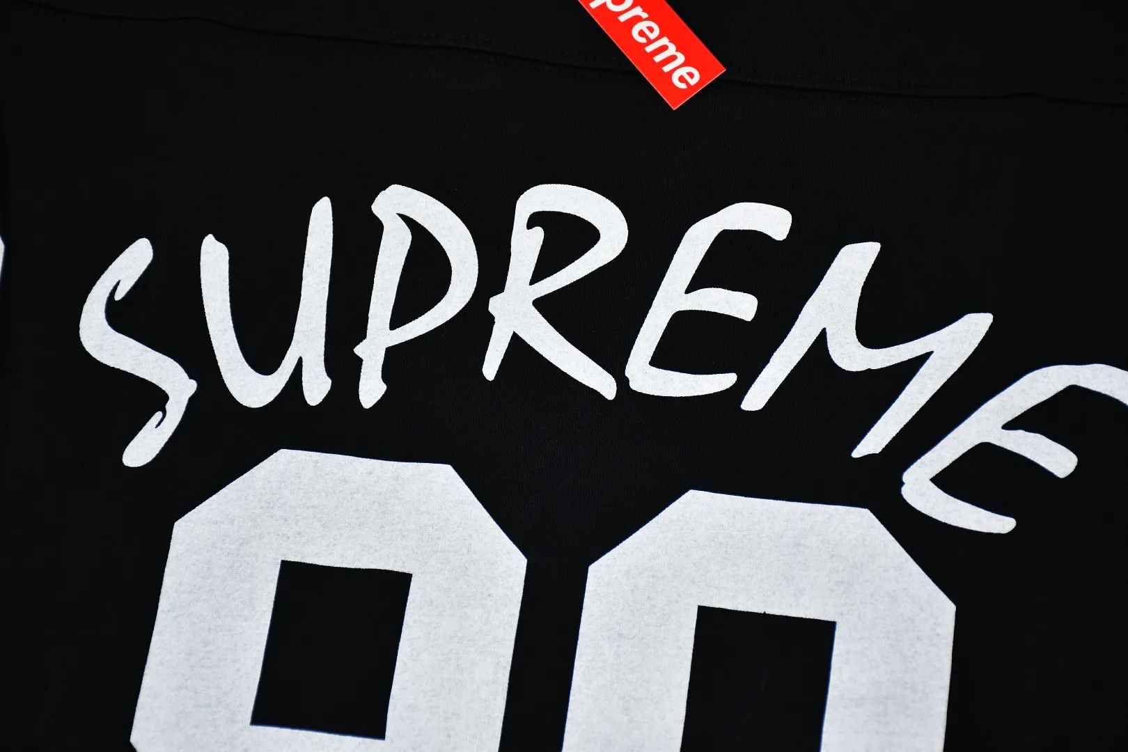 S562💰p230 top version Supreme 24ss 99 L/S FOOTBALL TOP 238 printed long sleeves ZP test custom-woven and dyed pure cotton 320g fabric Printing uses thermoset ink printing, also known as plastic ink, or self-adhesive ink. Its ingredients are: mainly composed of polyvinyl chloride (PVC) and phthalates. PVC and phthalates, color fixing agents, stabilizers, and thickeners are mixed to form thermoset ink. It is not the digital direct printing advertised on the market. The printing texture of thermoset ink is something that cannot be achieved by digital direct printing. Customized ZP co-branding Main label/wash label/hangtag/packaging bag (equipped with extra-large thickened handbag) There is a high probability of passing the inspection version. If you put the original packaging picture together, there is a high chance that it will pass. Size: S-XL