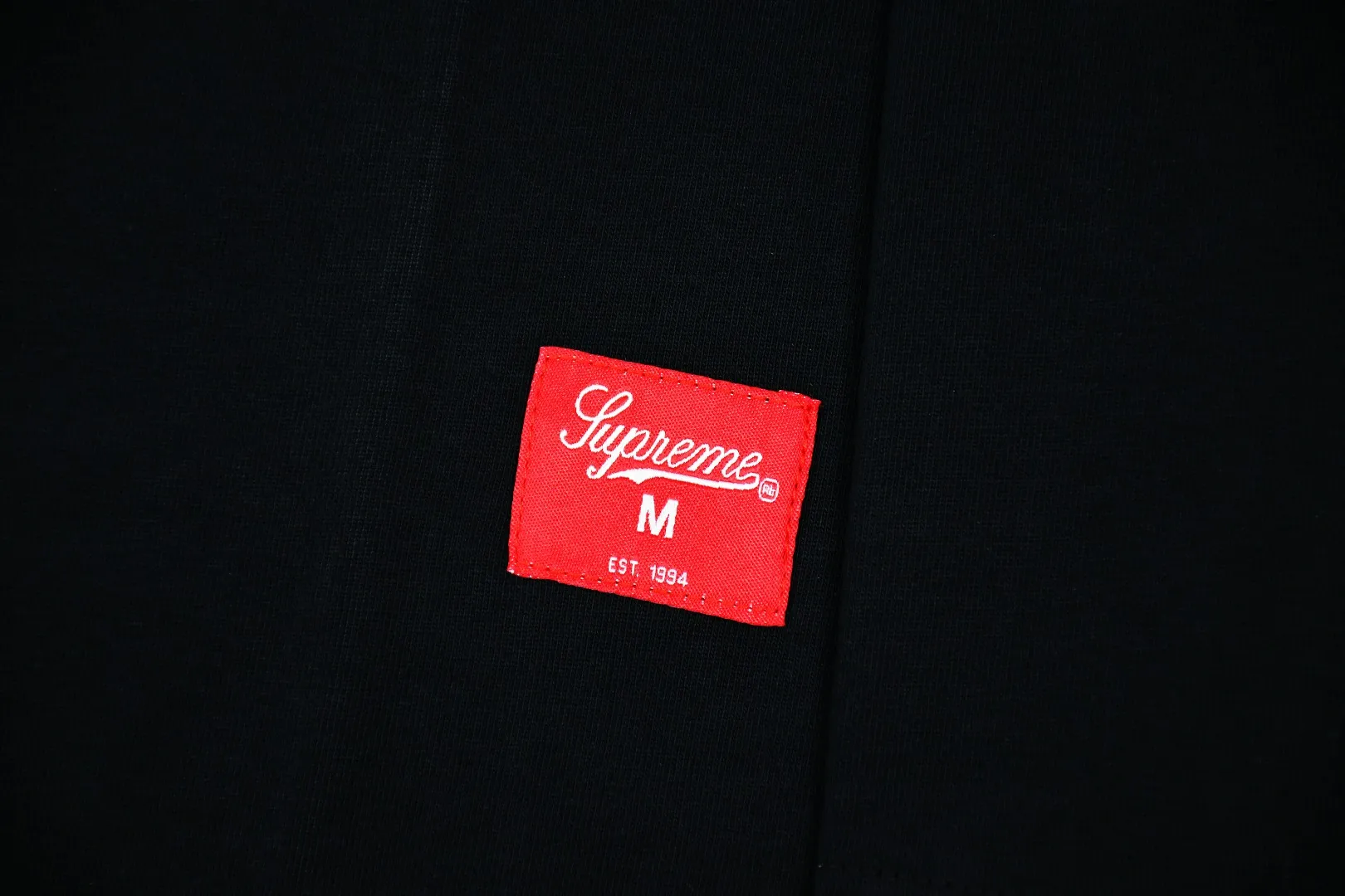 S562💰p230 top version Supreme 24ss 99 L/S FOOTBALL TOP 238 printed long sleeves ZP test custom-woven and dyed pure cotton 320g fabric Printing uses thermoset ink printing, also known as plastic ink, or self-adhesive ink. Its ingredients are: mainly composed of polyvinyl chloride (PVC) and phthalates. PVC and phthalates, color fixing agents, stabilizers, and thickeners are mixed to form thermoset ink. It is not the digital direct printing advertised on the market. The printing texture of thermoset ink is something that cannot be achieved by digital direct printing. Customized ZP co-branding Main label/wash label/hangtag/packaging bag (equipped with extra-large thickened handbag) There is a high probability of passing the inspection version. If you put the original packaging picture together, there is a high chance that it will pass. Size: S-XL