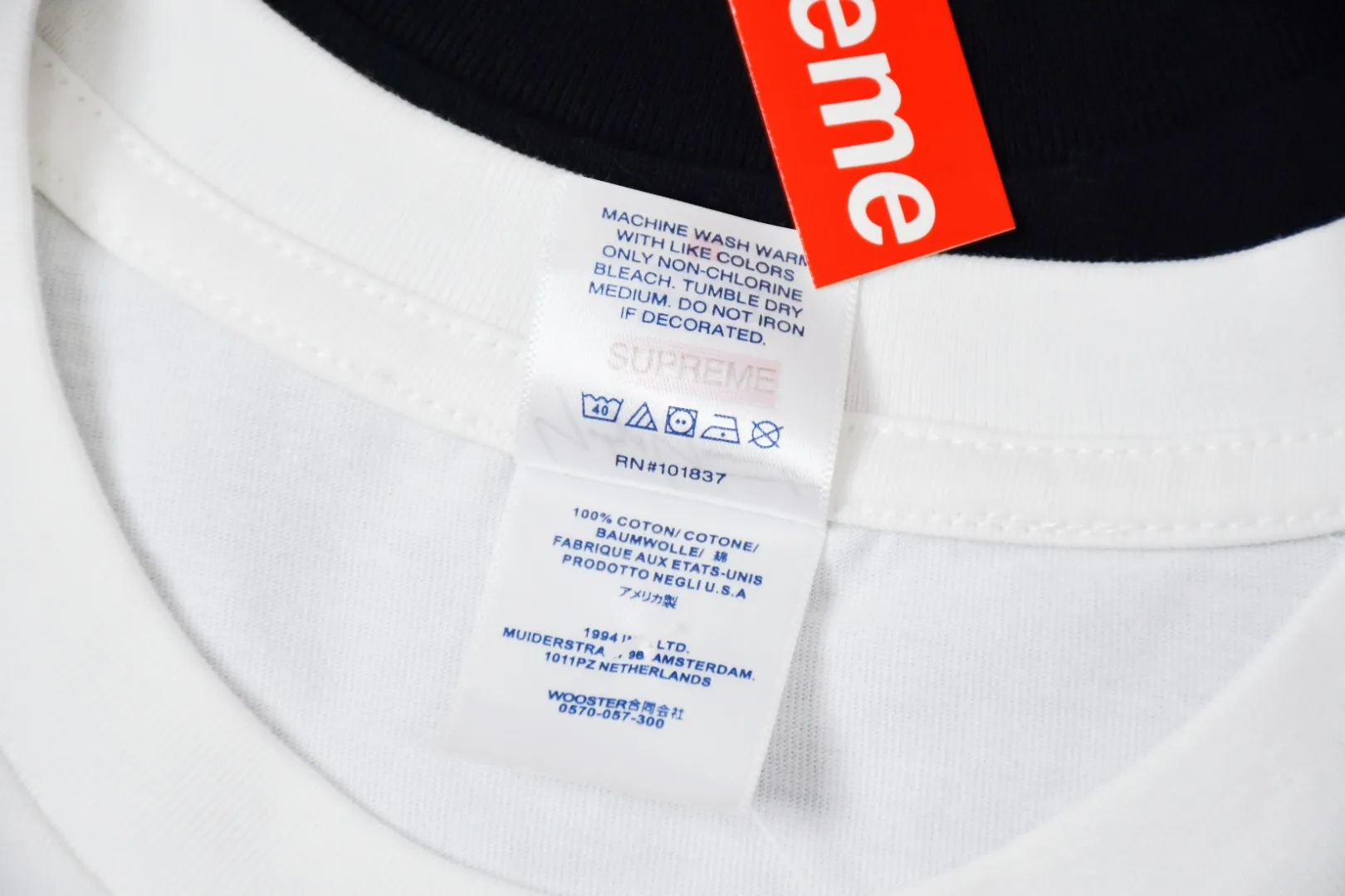 🅿️130 S106 Supreme 22FW Yohji Yamamoto Tekken Tee Yamamoto Yohji co-branded short-sleeved T-shirt. Refuse to look at pictures to make goods. Refuse to compare wrong versions. Use cylindrical seamless technology (original technology, there are no stitched bones on the side of the clothes, key points of identification) The fabrics are all custom-woven and dyed, 280g weight, 100% cotton, cylindrical fabric. Cylindrical fabric is a knitted fabric woven with a cylinder loom. The needles are distributed in a cylindrical shape on the fuselage. The gray fabric is a large cylinder, which needs to be opened and shaped before it can be used further. There are no slits on the side of the clothes, so there is no washing label on the side of ordinary short-sleeves. There is only one collar label behind the neck. The printing uses thermosetting ink printing imported from Belgium, also known as plastic ink, or self-adhesive ink. Its ingredients are: mainly composed of polyvinyl chloride (PVC) and phthalates, including PVC and phthalates, color fixing agents, and stabilizers. The thermosetting ink is composed of a mixture of agents and thickeners, which is not the digital direct printing advertised on the market. The printing texture of thermosetting ink is unachievable by digital direct printing. The collar label has a watermark anti-counterfeiting effect, a real anti-counterfeiting layer, a version with a high probability of passing the inspection, and the original packaging picture has a high probability of passing the test. Size：S-XL