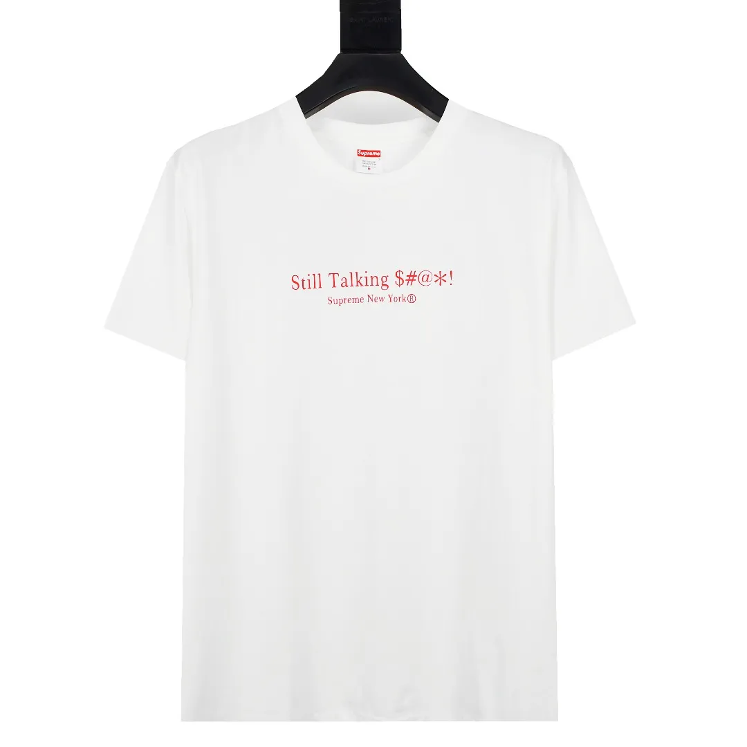 🅿️126 S67 top version Supreme 22SS Still Talking Tee logo printed short-sleeved T-shirt with lettering on the back. For those of us who focus on top-level Sup products, this short-sleeved one is naturally available. It adopts cylindrical seamless technology (original technology, there are no stitched bones on the side of the clothes, the key point of identification) The fabrics are all custom-woven and dyed, 280g weight, 100% cotton, cylindrical fabric. Cylindrical fabric is a knitted fabric woven with a cylinder loom. The needles are distributed in a cylindrical shape on the fuselage. The gray fabric is a large cylinder, which needs to be opened and shaped before further use. There is no slit on the side of the clothes, so there is no washing label on the side of ordinary short-sleeves. There is only one collar label behind the neck. The printing is printed with thermosetting ink, also known as plastic. Ink, or self-adhesive ink, contains ingredients: mainly composed of polyvinyl chloride (PVC) and phthalates. PVC and phthalates, fixing agents, stabilizers, and thickeners are mixed to form a thermal ink. Solid ink is not the digital direct printing advertised on the market. The printing texture of thermoset ink is something that digital direct printing cannot achieve. The collar label has a watermark anti-counterfeiting effect, a real anti-counterfeiting layer, a probability of passing the version, and a high probability of passing the original packaging picture. Size：S-XL