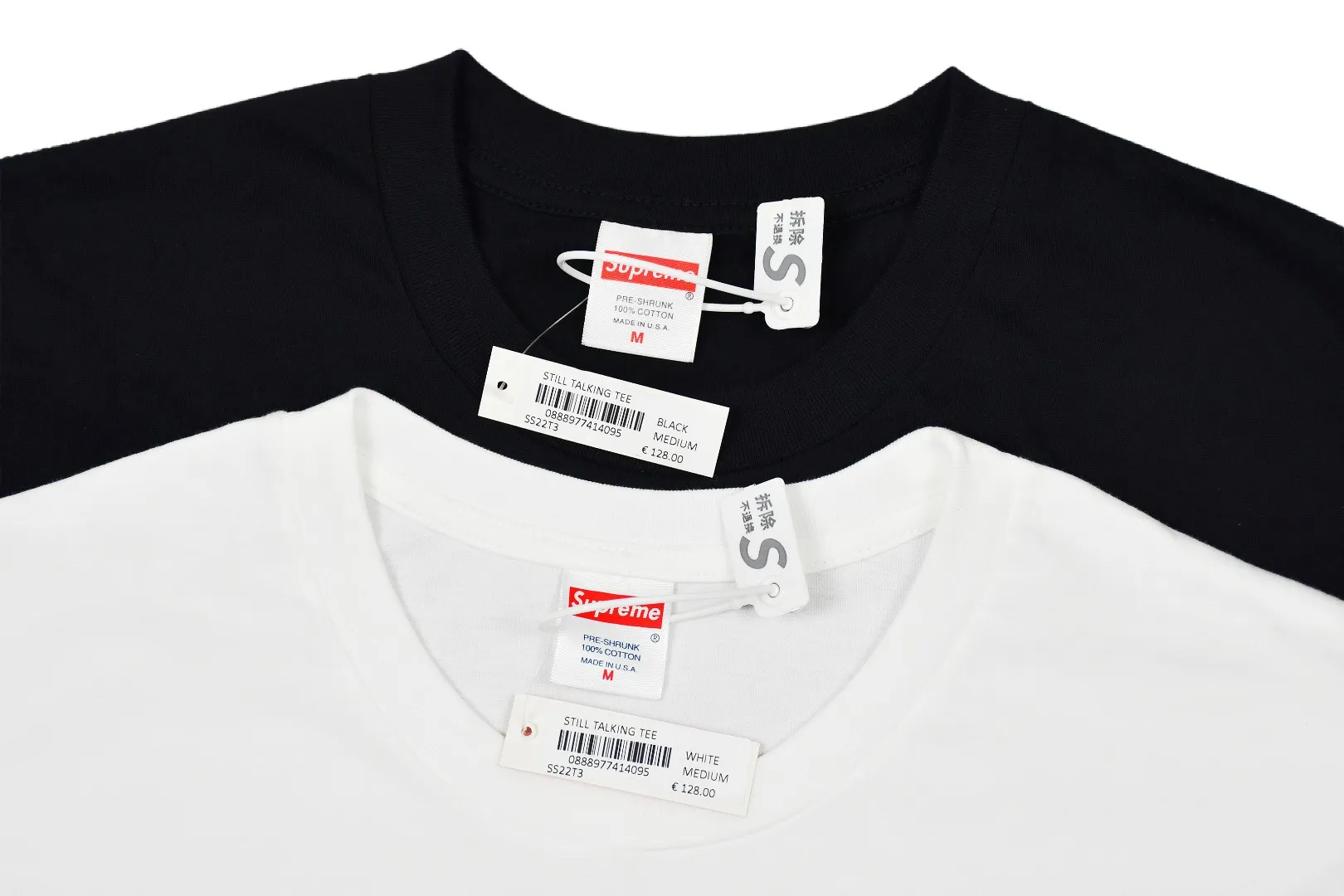 🅿️126 S67 top version Supreme 22SS Still Talking Tee logo printed short-sleeved T-shirt with lettering on the back. For those of us who focus on top-level Sup products, this short-sleeved one is naturally available. It adopts cylindrical seamless technology (original technology, there are no stitched bones on the side of the clothes, the key point of identification) The fabrics are all custom-woven and dyed, 280g weight, 100% cotton, cylindrical fabric. Cylindrical fabric is a knitted fabric woven with a cylinder loom. The needles are distributed in a cylindrical shape on the fuselage. The gray fabric is a large cylinder, which needs to be opened and shaped before further use. There is no slit on the side of the clothes, so there is no washing label on the side of ordinary short-sleeves. There is only one collar label behind the neck. The printing is printed with thermosetting ink, also known as plastic. Ink, or self-adhesive ink, contains ingredients: mainly composed of polyvinyl chloride (PVC) and phthalates. PVC and phthalates, fixing agents, stabilizers, and thickeners are mixed to form a thermal ink. Solid ink is not the digital direct printing advertised on the market. The printing texture of thermoset ink is something that digital direct printing cannot achieve. The collar label has a watermark anti-counterfeiting effect, a real anti-counterfeiting layer, a probability of passing the version, and a high probability of passing the original packaging picture. Size：S-XL