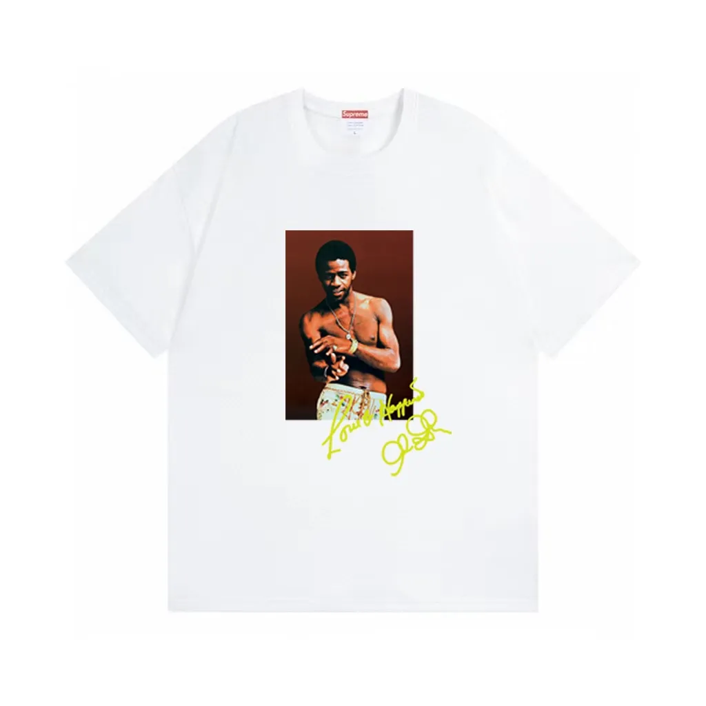 #S126 p110💰 SupremeSS22Week1AlGreenTee Al Green soul singer character print Loose version Made of 260g combed cotton double yarn From fabrics to accessories, all three standards are complete and ZP-imported Matsui Company slurry printing will never crack The whole piece adopts three-needle five-thread technology (neckline-shoulder seam-sleeve seam double line, looks more three-dimensional and textured) The same process as the original version, classic version Feel free to compare zp. The whole piece adopts three-needle five-thread craftsmanship (neckline-shoulder seam-sleeve seam double thread, which looks more three-dimensional and textured). It has the same craftsmanship as the genuine original, classic version. Color: Black White Red Brown Yellow Light Blue Pink Size: S M L XL XXL