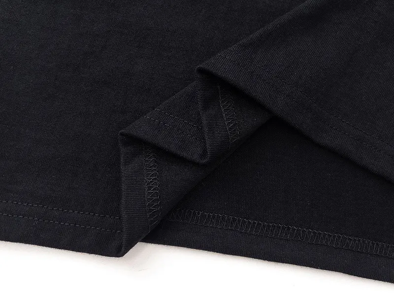 #S63 P110💰 Balenciaga co-branded supreme printed short-sleeves, loose fit, made of 260g combed cotton double yarn, all three standards from fabrics to accessories are in compliance with ZP. Imported Matsui company slurry printing will never crack. The whole piece is made of three-needle five-thread technology. The neckline-shoulder seam-sleeve seam is double-lined, which looks more three-dimensional and textured.) It has the same craftsmanship as the original version, and has a classic version. Feel free to compare zp. The whole piece is made using three-needle five-thread craftsmanship. The neckline-shoulder seam-sleeve seam is double-threaded, which looks more three-dimensional and textured.) It has the same craftsmanship as the original original, classic version. Color: black and white. Size: S M L XL XXL.