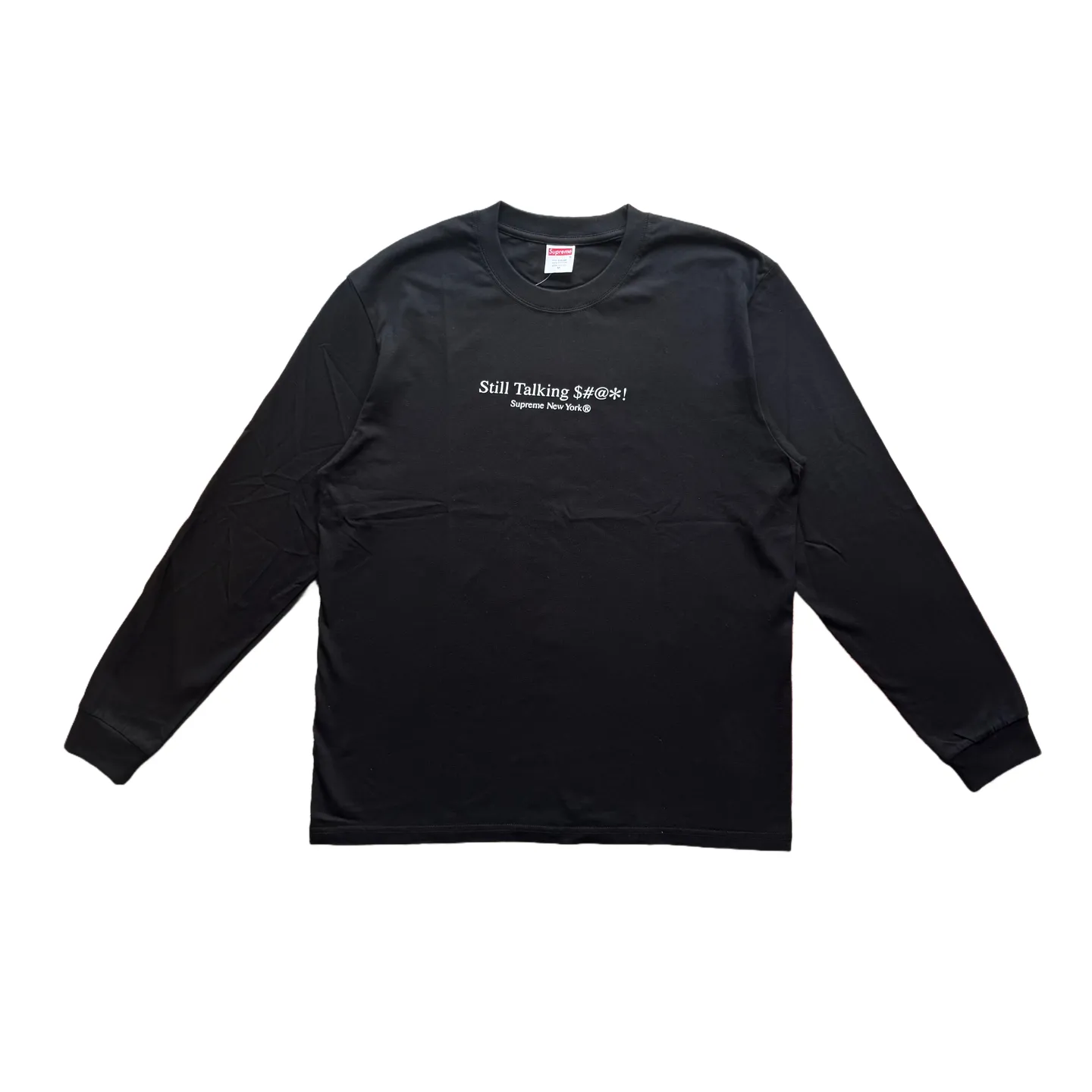 P140 Supreme Logo English letter printed round neck long-sleeved T-shirt, same style for men and women, using cylindrical seamless technology (original technology, there are no stitching bones on the side of the clothes, key points of identification) Fabric: All custom-woven and dyed, 280g weight, 100% cotton, cylindrical cloth, cylindrical cloth is knitted fabric woven with a cylinder loom, the needles are distributed in a cylindrical shape on the fuselage, the gray fabric is a large cylinder, it needs to be opened and shaped before further use That is, there are no slits on the sides of the clothes, and there is no washing label on the side of ordinary short-sleeved shirts. There is only one collar label behind the neck, so the shape is very correct and not easy to deform (color: black and white)