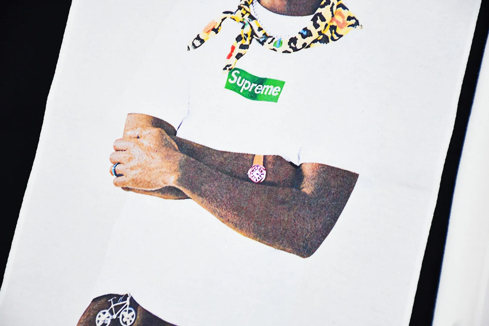 🅿️140 S181 top version Supreme FW24 Tyler The Creator Tee Tyler portrait printed round neck short-sleeved T. Refuse to look at pictures to make products. Refuse to compare wrong versions. Use cylindrical seamless technology (original technology, there is no stitching bone on the side of the clothes, identification key point) The fabrics are all custom-woven and dyed, 280g weight, 100% cotton, cylindrical fabric. Cylindrical fabric is a knitted fabric woven with a cylinder loom. The needles are distributed in a cylindrical shape on the fuselage. The gray fabric is a large cylinder, which needs to be opened and shaped before it can be used further. There are no slits on the side of the clothes, so there is no washing label on the side of ordinary short-sleeves. There is only one collar label behind the neck. The printing uses thermosetting ink printing imported from Belgium (different from conventional thermal transfer printing), also known as plastic ink, or self-adhesive ink. Its ingredients are: mainly composed of polyvinyl chloride (PVC) and phthalates, including PVC and phthalates, fixing agents, Stabilizers and thickeners are mixed to form thermosetting ink, which is not the digital direct printing advertised on the market. The printing texture of thermosetting ink is unachievable by digital direct printing. The new triple collar label has a watermark anti-counterfeiting effect, a real anti-counterfeiting layer, a version with a high probability of passing the inspection, and the original packaging picture has a high probability of passing the test. Size：S-XL