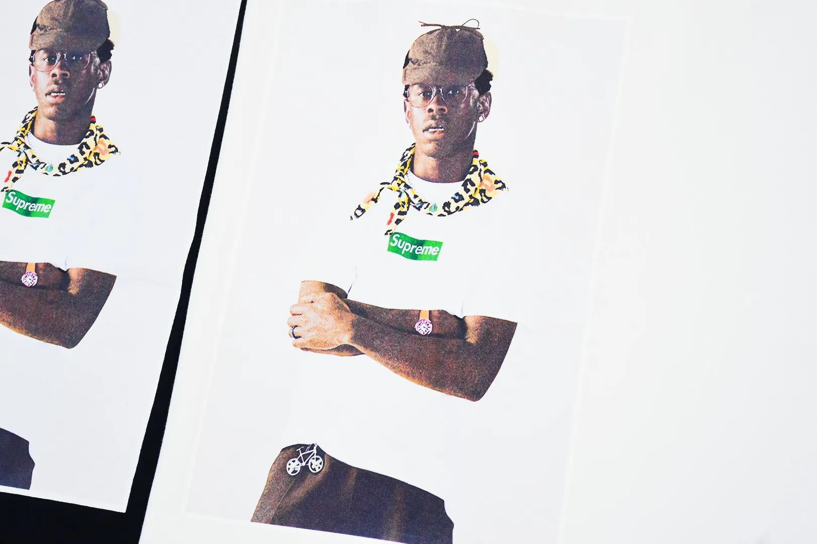 🅿️140 S181 top version Supreme FW24 Tyler The Creator Tee Tyler portrait printed round neck short-sleeved T. Refuse to look at pictures to make products. Refuse to compare wrong versions. Use cylindrical seamless technology (original technology, there is no stitching bone on the side of the clothes, identification key point) The fabrics are all custom-woven and dyed, 280g weight, 100% cotton, cylindrical fabric. Cylindrical fabric is a knitted fabric woven with a cylinder loom. The needles are distributed in a cylindrical shape on the fuselage. The gray fabric is a large cylinder, which needs to be opened and shaped before it can be used further. There are no slits on the side of the clothes, so there is no washing label on the side of ordinary short-sleeves. There is only one collar label behind the neck. The printing uses thermosetting ink printing imported from Belgium (different from conventional thermal transfer printing), also known as plastic ink, or self-adhesive ink. Its ingredients are: mainly composed of polyvinyl chloride (PVC) and phthalates, including PVC and phthalates, fixing agents, Stabilizers and thickeners are mixed to form thermosetting ink, which is not the digital direct printing advertised on the market. The printing texture of thermosetting ink is unachievable by digital direct printing. The new triple collar label has a watermark anti-counterfeiting effect, a real anti-counterfeiting layer, a version with a high probability of passing the inspection, and the original packaging picture has a high probability of passing the test. Size：S-XL