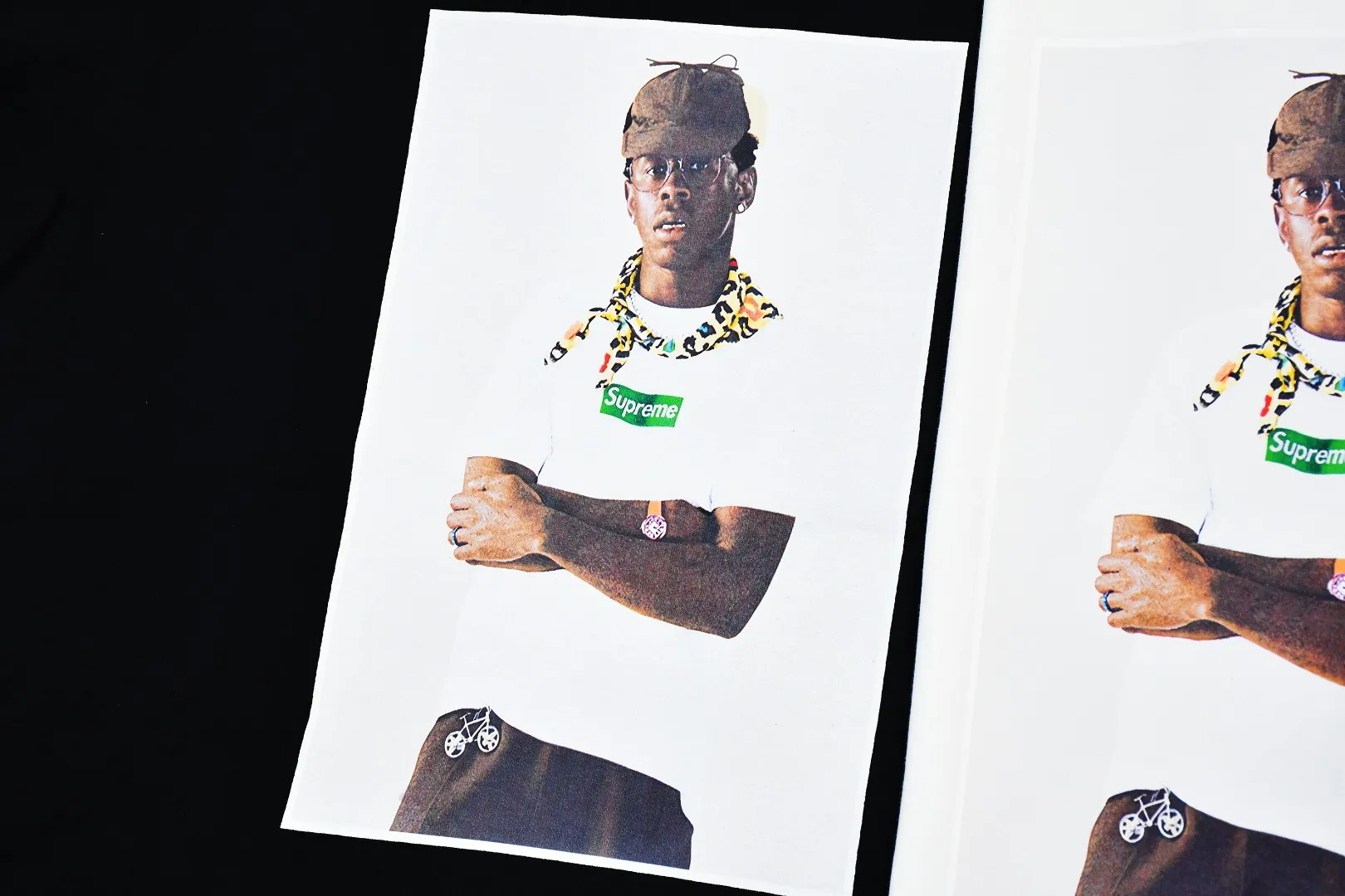 🅿️140 S181 top version Supreme FW24 Tyler The Creator Tee Tyler portrait printed round neck short-sleeved T. Refuse to look at pictures to make products. Refuse to compare wrong versions. Use cylindrical seamless technology (original technology, there is no stitching bone on the side of the clothes, identification key point) The fabrics are all custom-woven and dyed, 280g weight, 100% cotton, cylindrical fabric. Cylindrical fabric is a knitted fabric woven with a cylinder loom. The needles are distributed in a cylindrical shape on the fuselage. The gray fabric is a large cylinder, which needs to be opened and shaped before it can be used further. There are no slits on the side of the clothes, so there is no washing label on the side of ordinary short-sleeves. There is only one collar label behind the neck. The printing uses thermosetting ink printing imported from Belgium (different from conventional thermal transfer printing), also known as plastic ink, or self-adhesive ink. Its ingredients are: mainly composed of polyvinyl chloride (PVC) and phthalates, including PVC and phthalates, fixing agents, Stabilizers and thickeners are mixed to form thermosetting ink, which is not the digital direct printing advertised on the market. The printing texture of thermosetting ink is unachievable by digital direct printing. The new triple collar label has a watermark anti-counterfeiting effect, a real anti-counterfeiting layer, a version with a high probability of passing the inspection, and the original packaging picture has a high probability of passing the test. Size：S-XL