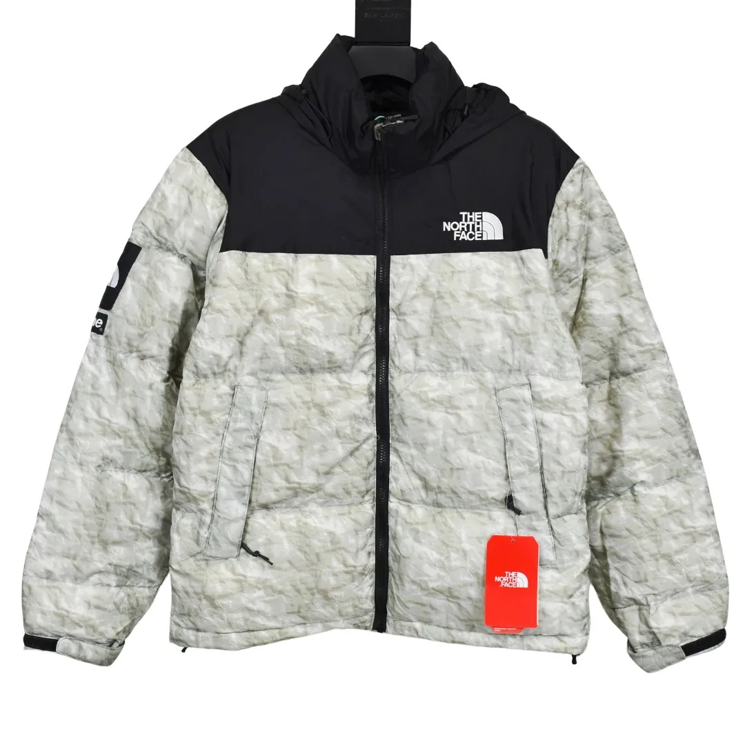 MX28# Exclusive quality 💰p630 Tested version Supreme FW19 The North Face Paper Print Nuptse North Face Wrinkle Paper Waste Paper Down Jacket Fabric: The fabric production process is completely compared to ZP. It uses 400T nylon 0.05×0.05 dark grid fabric. The hat shoulders and lining are made of the same fabric. This is consistent with ZP. Inner storage bag design. The entire down jacket can be stored in a small bag for easy storage and portability. Printing: Use the pattern of waste paper pleats. Light gray with a little dark green. It is definitely not the off-white that is printed on the market. Down filling: 560 grams of national standard 90 white duck down is filled inside. Full warmth retention effect. 700 fill power. Invincible effect. ZP14070➕Purchased for printing. The only correct version on the market. All details are consistent with ZP. No changes have been made. Details are in place. Authentic quality. Full of sincerity. Reprinted and sold. Size: S-XL