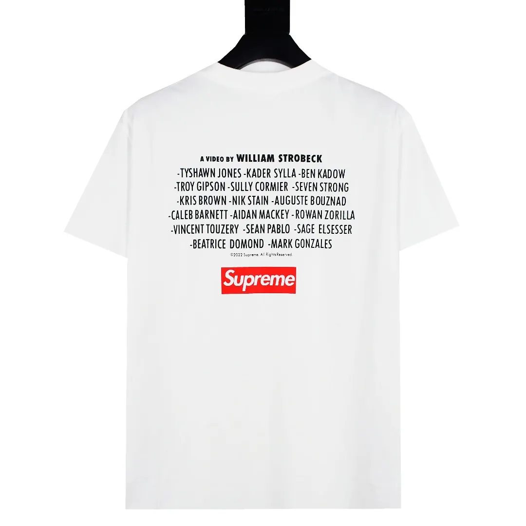 🅿️120 S78 top version Supreme "Play Dead" Tee movie commemorative box logo short-sleeved T-shirt. For those of us who focus on top-level Sup products, this short-sleeved one is naturally available. It adopts cylindrical seamless technology (original technology, there are no gaps on the sides of the clothes, the key point of identification) The fabrics are all custom-woven and dyed, 280g weight, 100% cotton, cylindrical fabric. Cylindrical fabric is a knitted fabric woven with a cylinder loom. The needles are distributed in a cylindrical shape on the fuselage. The gray fabric is a large cylinder, which needs to be opened and shaped before further use. There is no slit on the side of the clothes, so there is no washing label on the side of ordinary short-sleeves. There is only one collar label behind the neck. The printing is printed with thermosetting ink, also known as plastic. Ink, or self-adhesive ink, contains ingredients: mainly composed of polyvinyl chloride (PVC) and phthalates. PVC and phthalates, fixing agents, stabilizers, and thickeners are mixed to form a thermal ink. Solid ink is not the digital direct printing advertised on the market. The printing texture of thermoset ink is something that digital direct printing cannot achieve. The collar label has a watermark anti-counterfeiting effect, a real anti-counterfeiting layer, a probability of passing the version, and a high probability of passing the original packaging picture. Size：S-XL