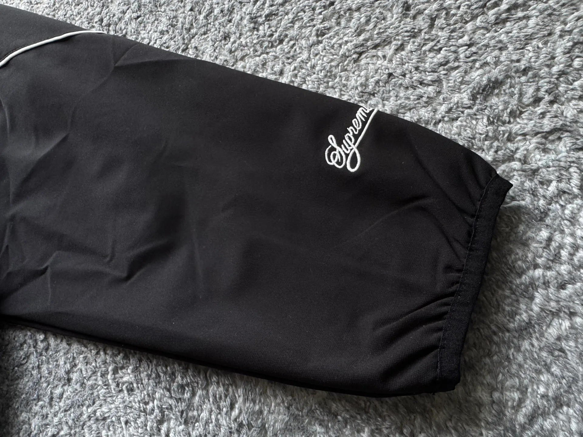 P450 Supreme x Nike joint model SS25 WEEK4 Track Jacket embroidered cuffs logo zipper closure jacket, same style for men and women, original 1:1 customization, customized accessories, all three standards Color: Black Purple Clothing size: S-XL Length Chest Shoulder Width Sleeve Length S 67 137 51.8 77.5 M 69 141 53 79 L 71 145 54.2 80.5 XL 73 149 55.4 81.5