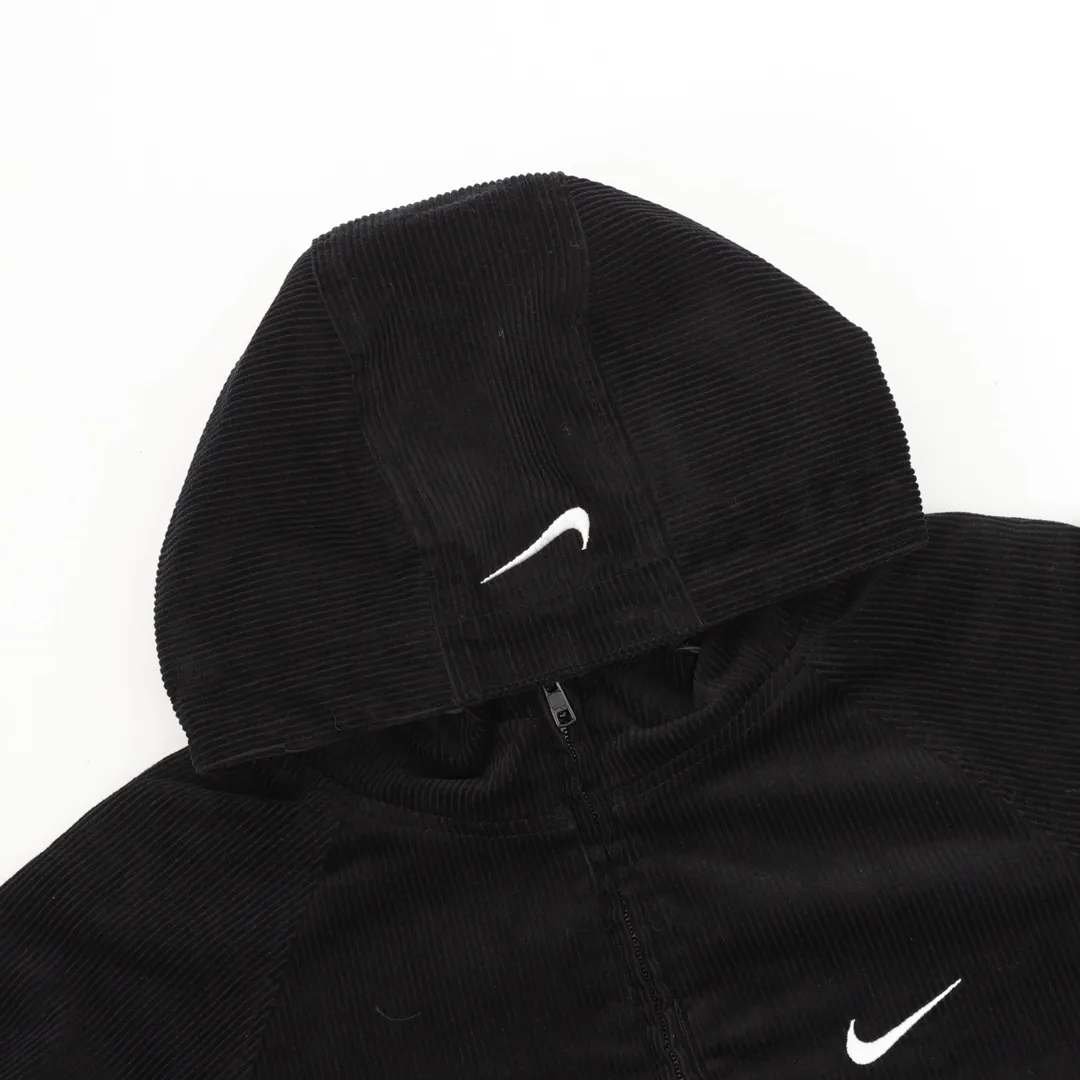 P660 Supreme x Nike corduroy cotton jacket, joint model Arc Corduroy Hooded Jacket, corduroy zipper hooded jacket, original fabric custom dyed and developed. The fabric feels very good, so the details and accessories are made according to the original version. The factory's craftsmanship level is comparable to the original version. Size: S-XL