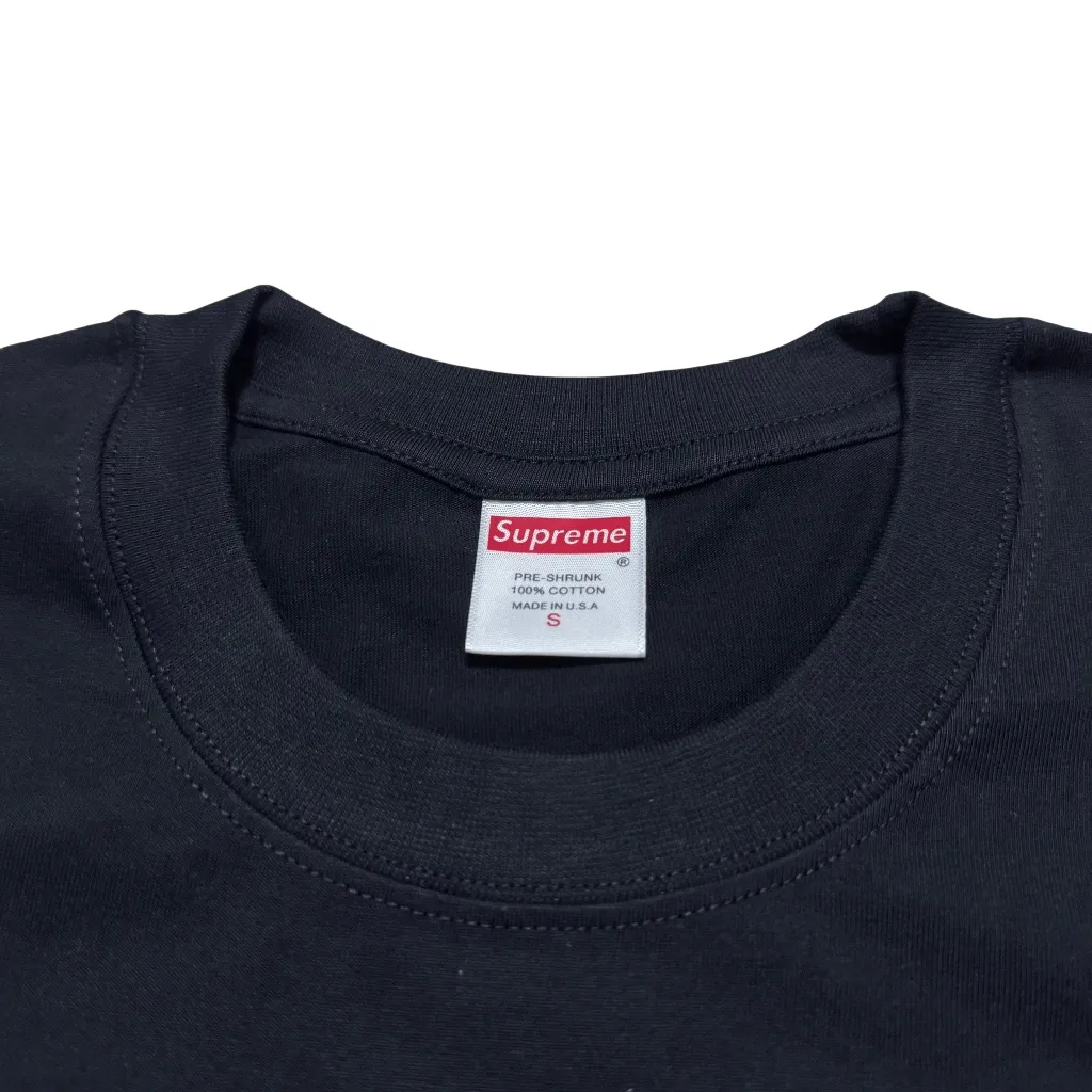 Supreme It needs to be opened and shaped before it can be used further. There is no slit on the side of the clothes, so there is no washing label on the side of ordinary short-sleeved clothes. There is only one collar label behind the neck, so the shape is very correct and not easy to deform (color: black and white)