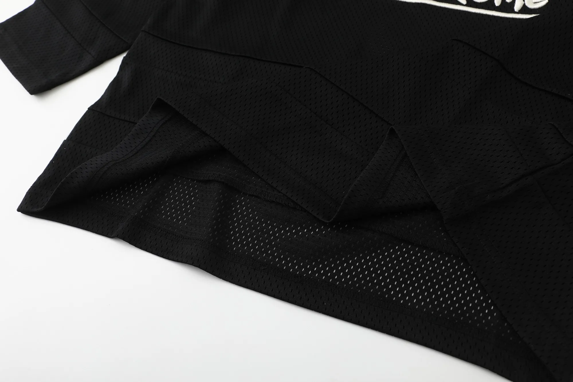 🅿️240 S297 Supreme Marithé François Girbaud co-branded loose mesh American ice hockey jersey with logo embroidered on the chest. Same style for men and women. 250g mesh fabric. Customized accessories. Complete color. Black. White. Loose fit. Size: S M L 53 57 M 73 122 55 58 L 75 126 57 59 XL 77 130 59 60