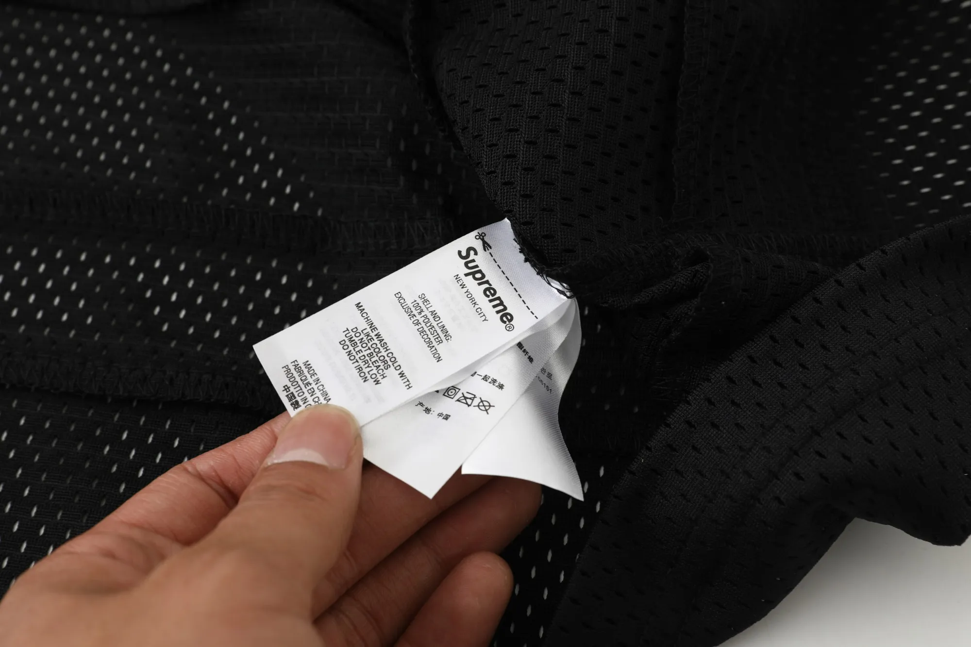 🅿️240 S297 Supreme Marithé François Girbaud co-branded loose mesh American ice hockey jersey with logo embroidered on the chest. Same style for men and women. 250g mesh fabric. Customized accessories. Complete color. Black. White. Loose fit. Size: S M L 53 57 M 73 122 55 58 L 75 126 57 59 XL 77 130 59 60