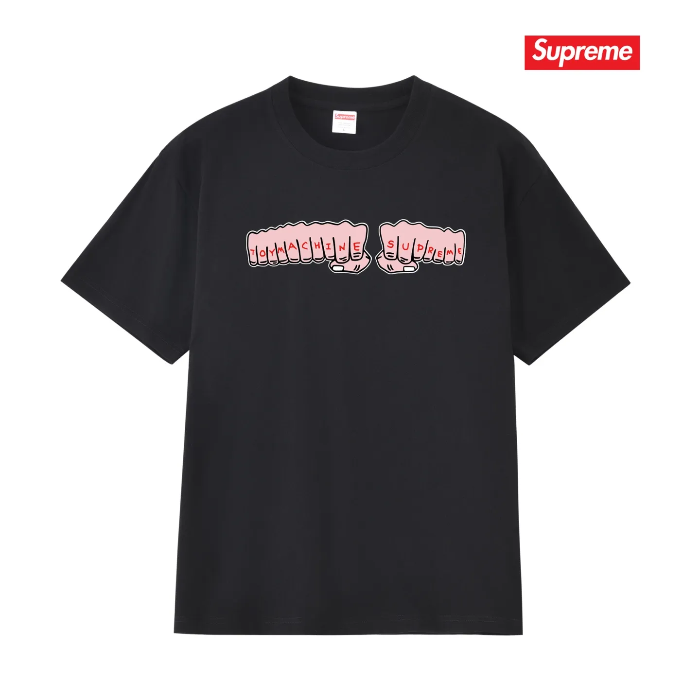 S237 P110💰 Supreme x toy machine joint model SS24 Week4 FIST TEE Short-sleeved American trendy T-shirt with fist printed pattern on the chest. Same style for men and women. Loose fit. Made of 260g combed cotton double yarn. From fabrics to accessories, all three standards are complete and follow ZP. Imported Matsui company slurry printing will never crack. The whole piece is made with a three-needle five-thread process. The neckline-shoulder seam-sleeve seam is double-lined, and it looks more three-dimensional and textured. The process is the same as the authentic original version. The classic version. Feel free to compare zp. The whole piece is made of a three-needle five-thread process. The neckline-shoulder seam-sleeve seam is double-threaded, which looks more three-dimensional and textured. The process is the same as the authentic original version. The classic version. Color: Black White Light Gray Pink Navy Size: S M L XL XXL