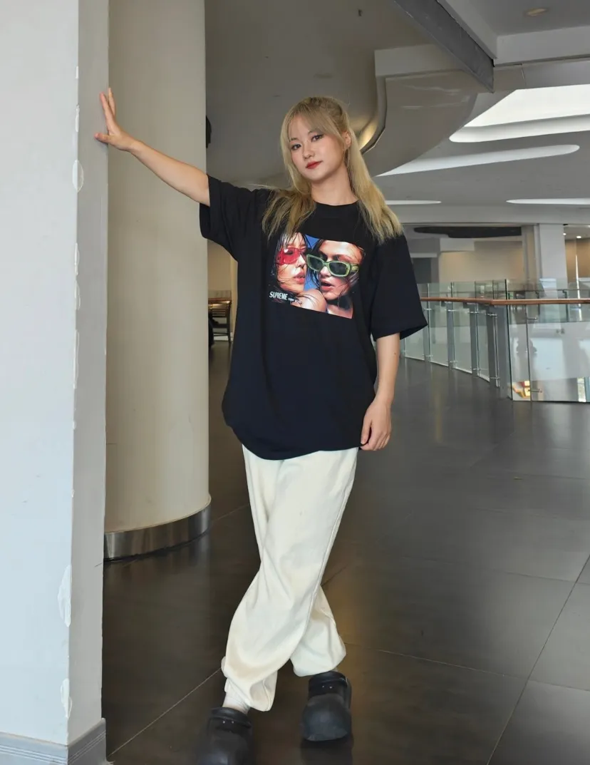 #S102 p110💰 Supreme SS23 Week9 EYEWEARTEE character print, loose fit, made of 260g combed cotton double yarn, all three standards from fabrics to accessories, ZP, imported Matsui company slurry printing will never crack, the whole piece adopts three-needle five-thread technology (neckline-shoulder seam-sleeve seam double line, looks more three-dimensional and textured) consistent with the original version, classic version Feel free to compare zp. The whole piece adopts three-needle five-thread craftsmanship (neckline-shoulder seam-sleeve seam double thread, which looks more three-dimensional and textured). It has the same craftsmanship as the original original, classic version. Color: White, Black, Pink, Yellow, Brown. Size: S M L XL XXL