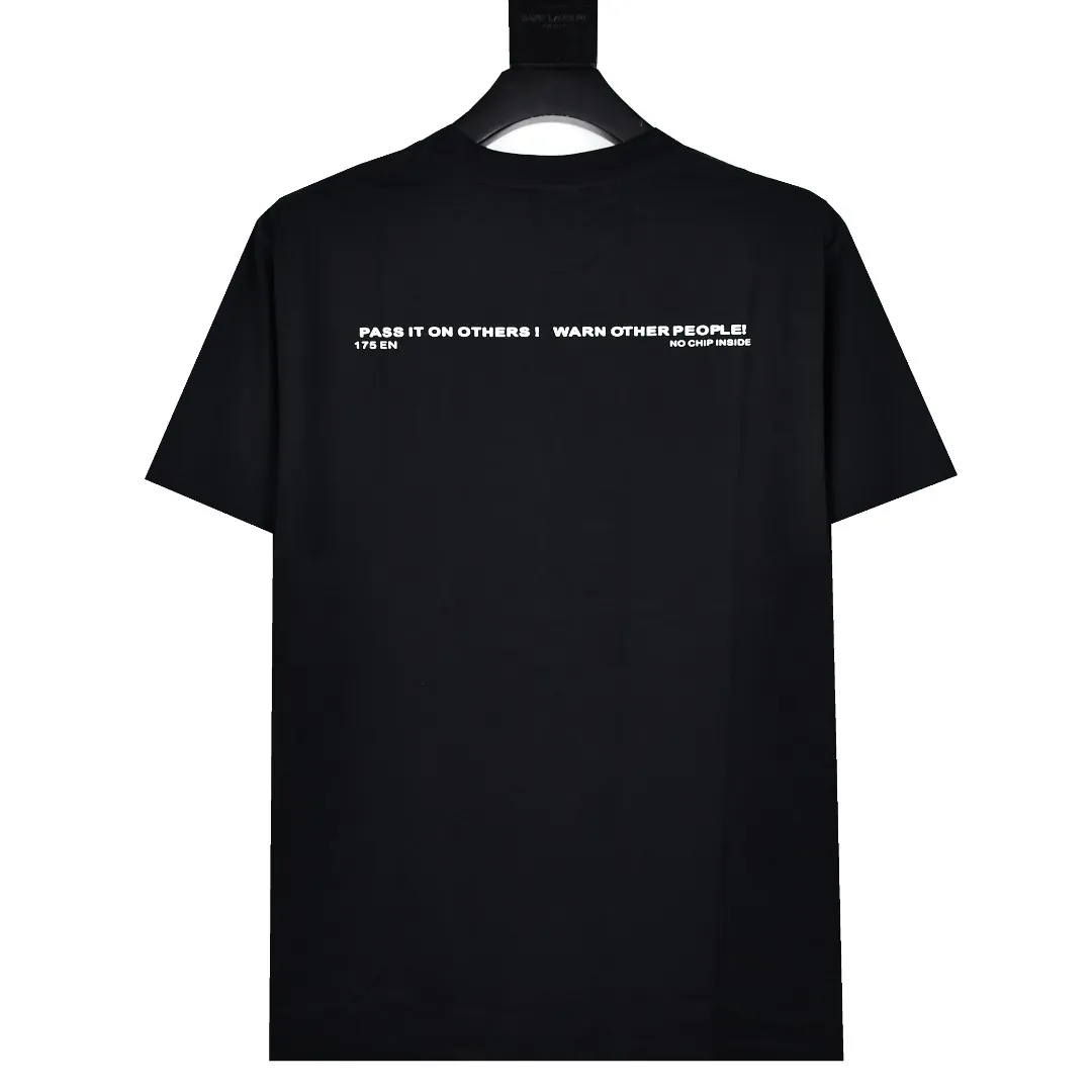 S198💰p130 Top version Supreme 22FW Warning Tee Warning Prohibition Slogan Logo Short Sleeve T-shirt For those of us who focus on top Sup products, this short sleeve is naturally available. It adopts cylindrical seamless technology (the original technology has no gaps on the sides of the clothes, the key point of identification) The fabrics are all custom-woven and dyed, 280g weight, 100% cotton, cylindrical fabric. Cylindrical fabric is knitted fabric woven with a cylinder loom. The needles are distributed in a cylindrical shape on the fuselage. The gray fabric is a large cylinder that needs to be opened and shaped before it can be used further. There are no slits on the side of the clothes, so there is no washing label on the side of ordinary short-sleeves. There is only one collar label behind the neck. The printing is printed with thermosetting ink, also known as plastic. Ink, or self-adhesive ink, contains ingredients: mainly composed of polyvinyl chloride (PVC) and phthalates. PVC and phthalates, fixatives, stabilizers, and thickeners are mixed to form a thermal ink. Solid ink is not the digital direct printing advertised on the market. The printing texture of thermoset ink is something that digital direct printing cannot achieve. The collar label has a watermark anti-counterfeiting effect, a real anti-counterfeiting layer, a probability of passing the version, and a high probability of passing the original packaging picture. Size：S-XL