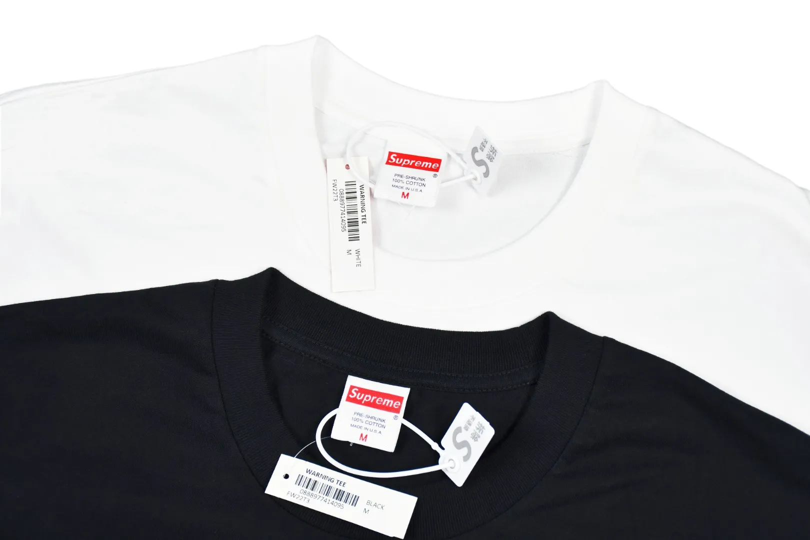S198💰p130 Top version Supreme 22FW Warning Tee Warning Prohibition Slogan Logo Short Sleeve T-shirt For those of us who focus on top Sup products, this short sleeve is naturally available. It adopts cylindrical seamless technology (the original technology has no gaps on the sides of the clothes, the key point of identification) The fabrics are all custom-woven and dyed, 280g weight, 100% cotton, cylindrical fabric. Cylindrical fabric is knitted fabric woven with a cylinder loom. The needles are distributed in a cylindrical shape on the fuselage. The gray fabric is a large cylinder that needs to be opened and shaped before it can be used further. There are no slits on the side of the clothes, so there is no washing label on the side of ordinary short-sleeves. There is only one collar label behind the neck. The printing is printed with thermosetting ink, also known as plastic. Ink, or self-adhesive ink, contains ingredients: mainly composed of polyvinyl chloride (PVC) and phthalates. PVC and phthalates, fixatives, stabilizers, and thickeners are mixed to form a thermal ink. Solid ink is not the digital direct printing advertised on the market. The printing texture of thermoset ink is something that digital direct printing cannot achieve. The collar label has a watermark anti-counterfeiting effect, a real anti-counterfeiting layer, a probability of passing the version, and a high probability of passing the original packaging picture. Size：S-XL