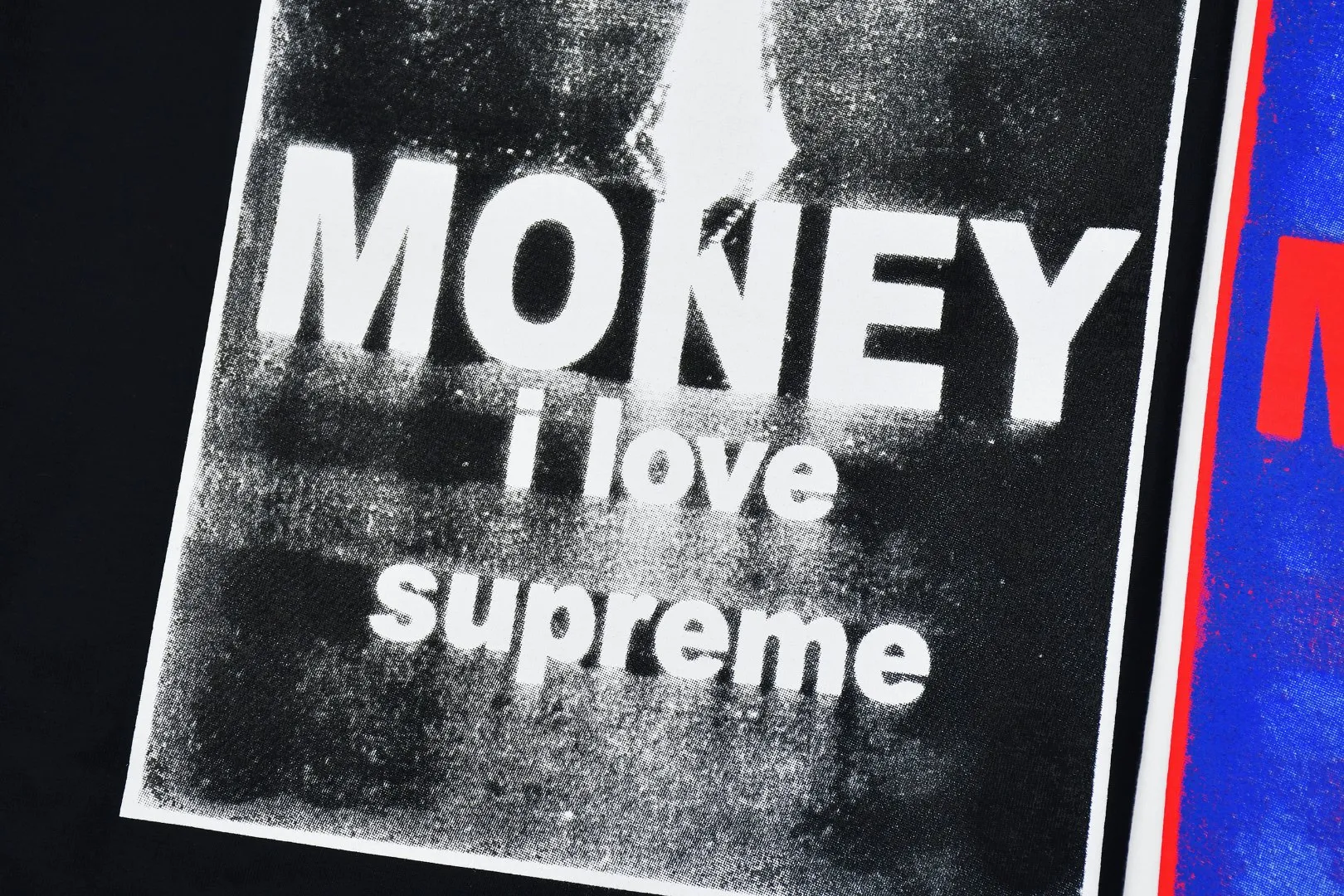 S416💰P150 The top version of Supreme 24FW Money cross-printed short-sleeved T-shirt. Refuse to look at pictures to make goods. Refuse to compare wrong versions. Use cylindrical seamless technology (original technology. There are no stitched bones on the side of the clothes. Key points of identification) The fabrics are all custom-woven and dyed, 280g weight, 100% cotton, cylindrical fabric. Cylindrical fabric is a knitted fabric woven with a cylinder loom. The needles are distributed in a cylindrical shape on the fuselage. The gray fabric is a large cylinder, which needs to be opened and shaped before it can be used further. There are no slits on the side of the clothes, so there is no washing label on the side of ordinary short-sleeves. There is only one collar label behind the neck. The printing uses thermosetting ink printing imported from Belgium (different from conventional thermal transfer printing), also known as plastic ink, or self-adhesive ink. Its ingredients are: mainly composed of polyvinyl chloride (PVC) and phthalates, including PVC and phthalates, fixing agents, Stabilizers and thickeners are mixed to form thermosetting ink, which is not the digital direct printing marketed on the market. The printing texture of thermosetting ink is unachievable by digital direct printing. The new triple collar label has a watermark anti-counterfeiting effect, a real anti-counterfeiting layer, a version with a high probability of passing the inspection, and the original packaging picture has a high probability of passing the test. Size：S-XL