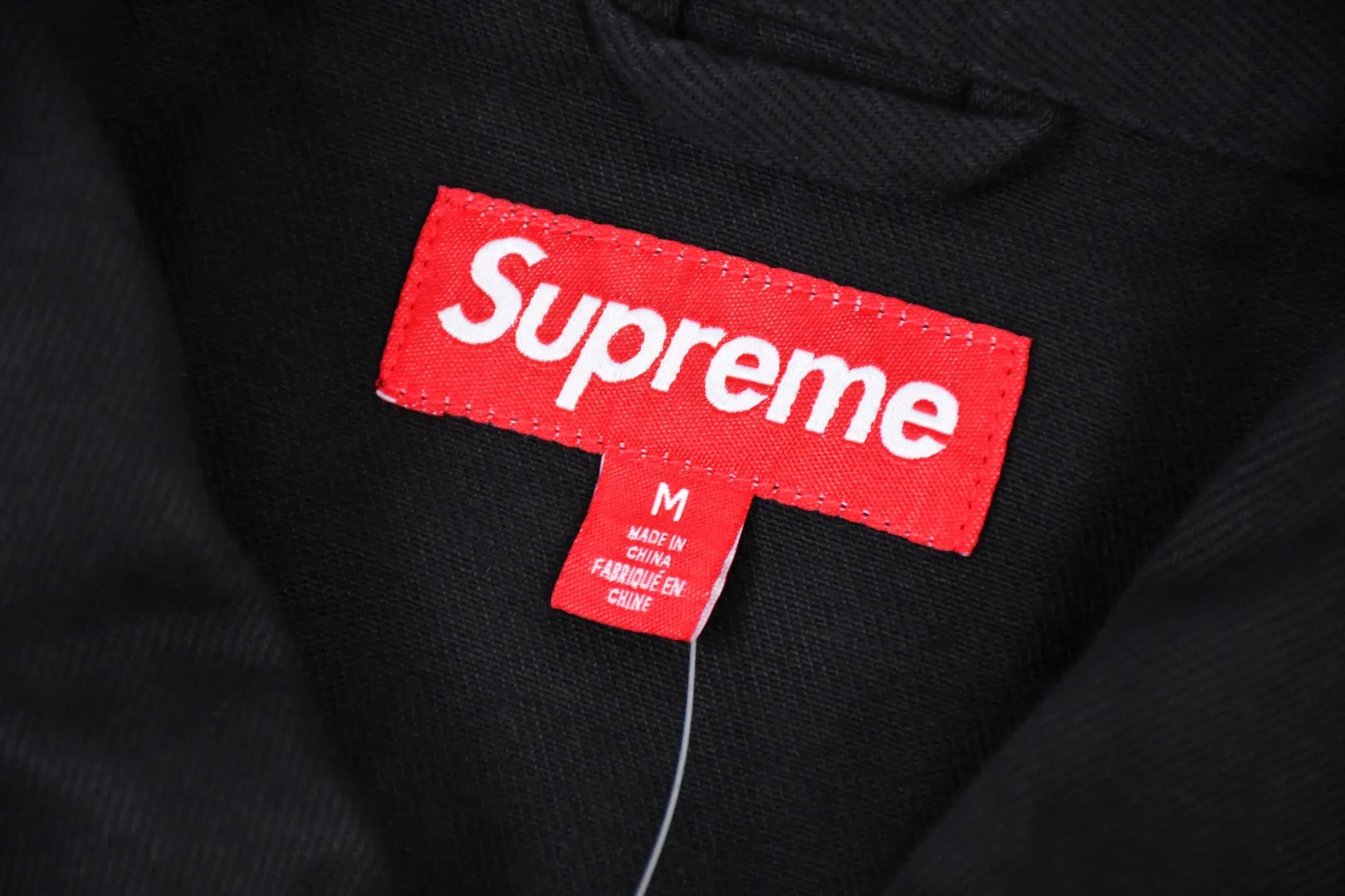 🅿️380 S266 top version Supreme 24ss CRACKED COACHES JACKET micro-label embroidered letter jacket. Fabric: ZP test, custom weaving and dyeing, pure cotton 600G pure cotton main fabric. Technology: large area of embroidery letters on the front. Imported Behringer embroidery machine operation, exquisite and perfect presentation. Customized ZP main logo/washing water label/tag/packaging bag (equipped with extra large thickened handbag) Color: black sapphire blue Size: S~XL