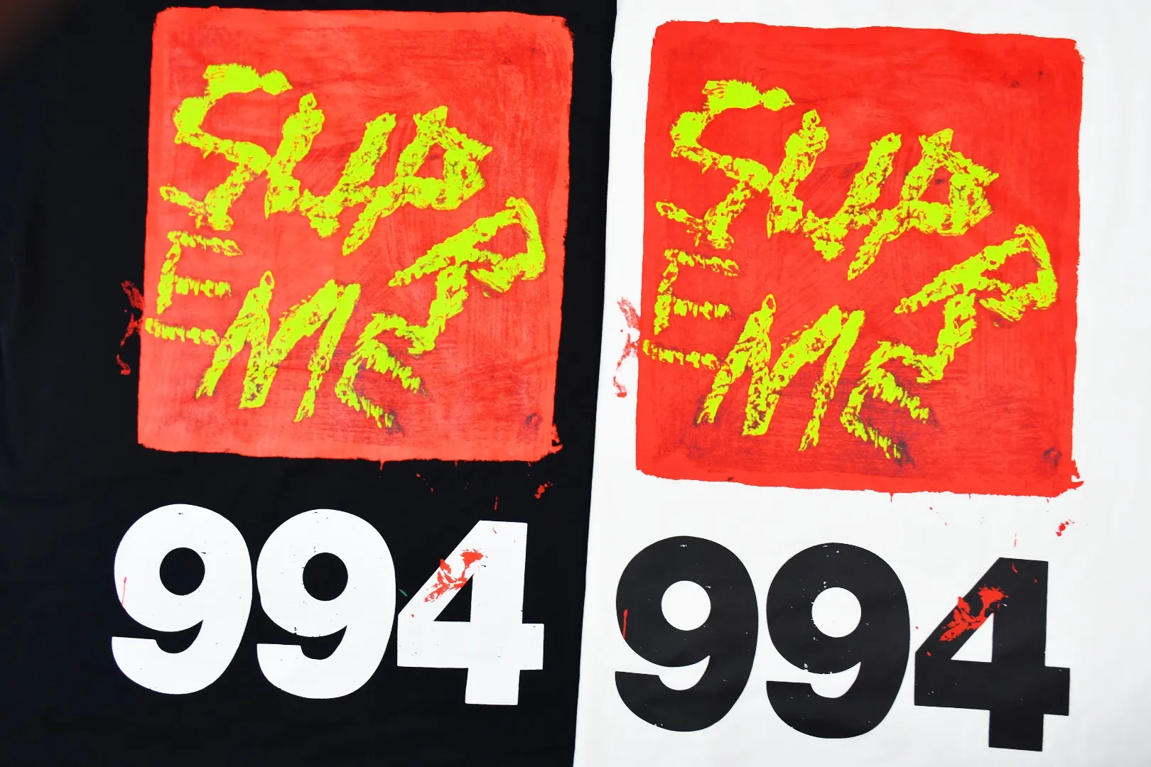 S372💰p140 Top version Supreme 24ss Paint Tee 994 printed short-sleeved T-shirt. Refuse to look at pictures to make products. Refuse to compare with wrong versions. Use cylindrical seamless technology (original technology. There are no stitched bones on the side of the clothes. Key points of identification) The fabrics are all custom-woven and dyed, 280g weight, 100% cotton, cylindrical fabric. Cylindrical fabric is a knitted fabric woven with a cylinder loom. The needles are distributed in a cylindrical shape on the fuselage. The gray fabric is a large cylinder, which needs to be opened and shaped before it can be used further. There are no slits on the side of the clothes, so there is no washing label on the side of ordinary short-sleeves. There is only one collar label behind the neck. The printing uses thermosetting ink printing imported from Belgium (different from conventional heat transfer printing), also known as plastic ink, or self-adhesive ink. Its ingredients are: mainly composed of polyvinyl chloride (PVC) and phthalates. PVC and phthalates, solid color The thermosetting ink is composed of a mixture of agents, stabilizers, and thickeners. It is not the digital direct printing marketed on the market. The printing texture of thermosetting ink cannot be achieved by digital direct printing. The collar label has a watermark anti-counterfeiting effect, a real anti-counterfeiting layer, a version with a high probability of passing the inspection, and the original packaging picture has a high probability of passing the test. Size：S-XL
