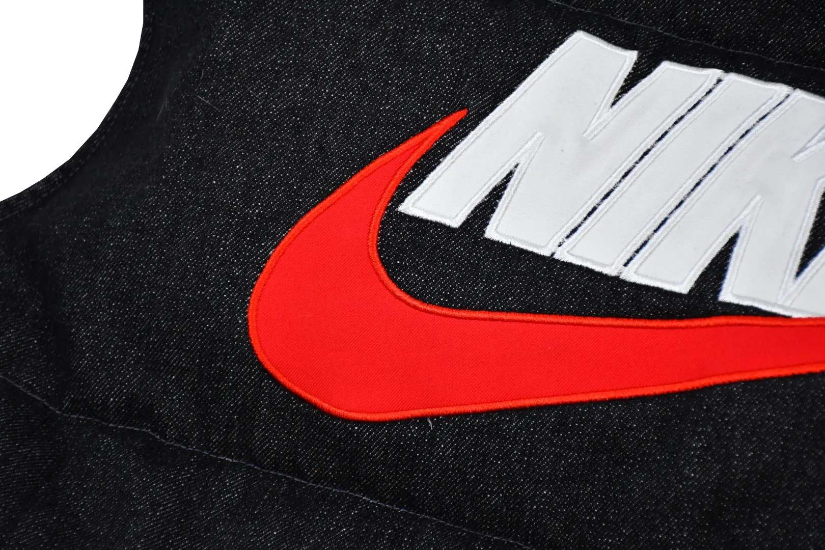 🅿️616 S317 top version Supreme Denim PUFFER VEST Nike co-branded denim vest. The original version has the same denim fabric texture. Windproof. The upper body is full of texture. The hardware accessories are No. 5 + No. 3 YKK zippers, which are consistent with the original version. Color: black blue Size: S~XL