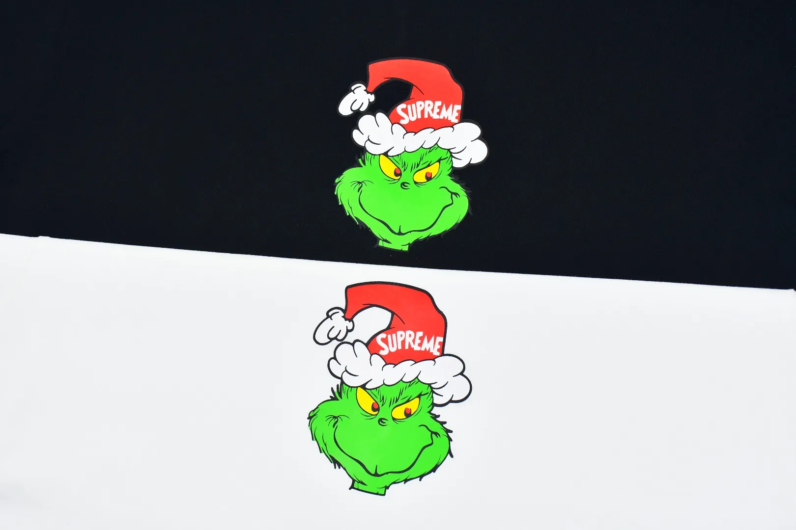🅿️130 S197 top version Supreme 24fw GRINCH Grinch printed short-sleeved T-shirt. Refuse to look at pictures to make products. Refuse to compare wrong versions. Use cylindrical seamless technology (original technology, there are no stitched bones on the side of the clothes, the key point of identification) The fabrics are all custom-woven and dyed, 280g weight, 100% cotton, cylindrical fabric. Cylindrical fabric is a knitted fabric woven with a cylinder loom. The needles are distributed in a cylindrical shape on the fuselage. The gray fabric is a large cylinder, which needs to be opened and shaped before it can be used further. There are no slits on the side of the clothes, so there is no washing label on the side of ordinary short-sleeves. There is only one collar label behind the neck. The printing uses heat-setting ink printing imported from Belgium (different from conventional heat transfer printing on the market), also known as plastic ink, or self-adhesive ink. Its ingredients: mainly composed of polyvinyl chloride (PVC) and phthalates, including PVC, phthalates, and color fixing agents. , stabilizer, and thickener are mixed to form thermoset ink, which is not the digital direct printing marketed on the market. The printing texture of thermoset ink cannot be achieved by digital direct printing. The new triple collar label has a watermark anti-counterfeiting effect, a real anti-counterfeiting layer, and has a high probability of passing the approved version. The original packaging picture has a high probability of passing Size：S-XL