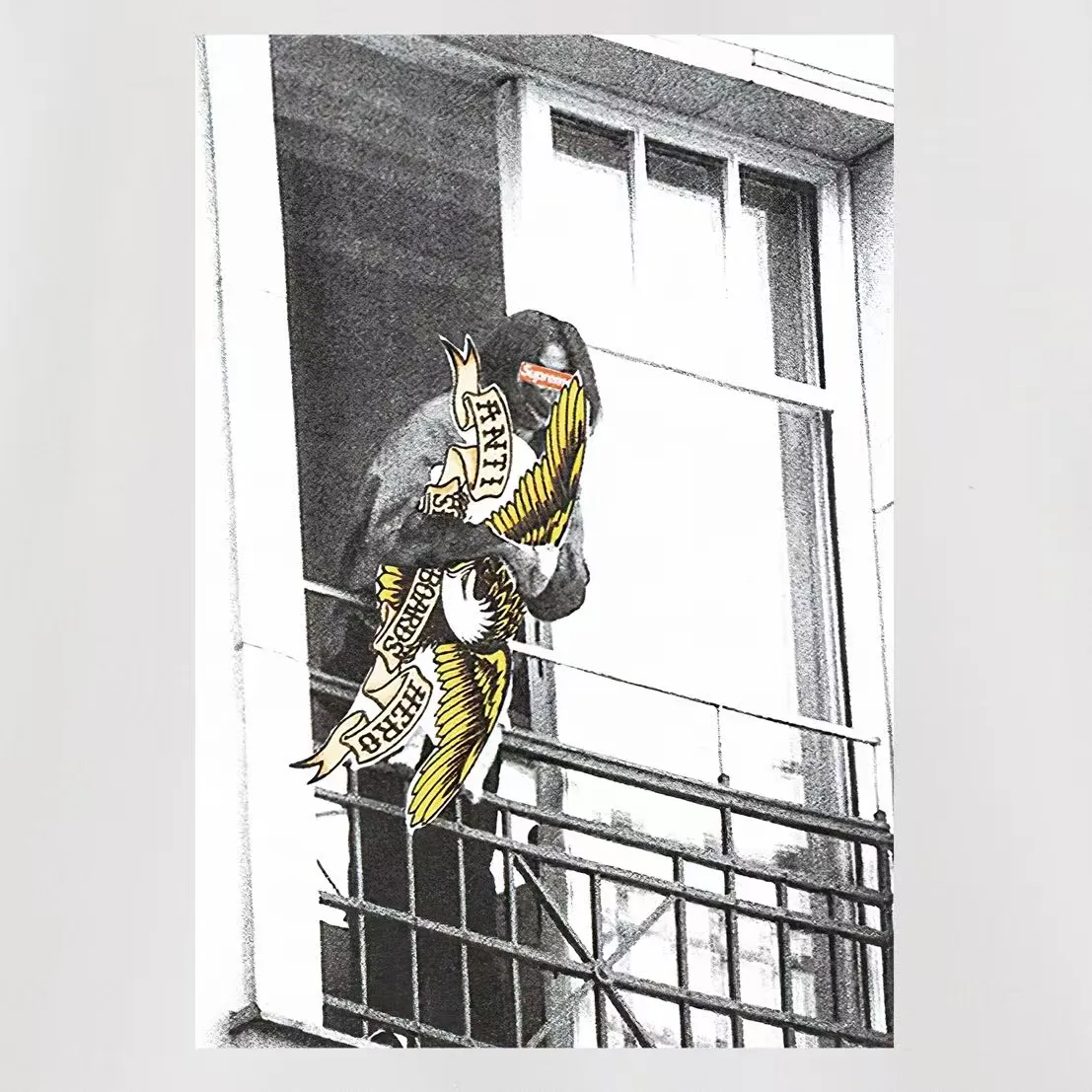 Style No. S1107 #terry p150💰 Velvet 160💰 Supreme Week 14 xANTIHERO Balcony Tee co-branded Michael Jackson balcony character print round neck sweatshirt Made of 400 grams of large terry (drop shoulder large version) fabric, soft texture and no pilling Imported environmentally friendly printing glue The pattern is bright and three-dimensional Quality💥Same style for men and women The upper body is trendy Color: black white gray Size: S M L XL XXL