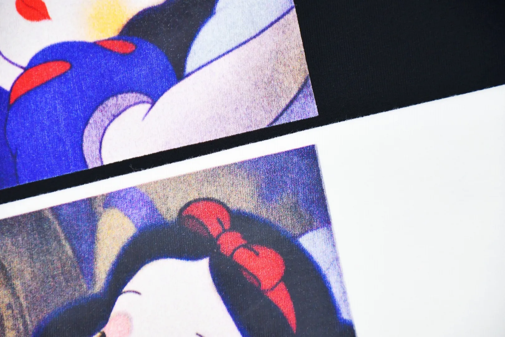 🅿️140 S185 top version Supreme 24FW Snow White Snow White short-sleeved T-shirt. Refuse to look at pictures to make goods. Refuse to compare with wrong versions. Use cylindrical seamless technology (original technology, there are no stitched bones on the side of the clothes, the key point of identification) The fabrics are all custom-woven and dyed, 280g weight, 100% cotton, cylindrical fabric. Cylindrical fabric is a knitted fabric woven with a cylinder loom. The needles are distributed in a cylindrical shape on the fuselage. The gray fabric is a large cylinder, which needs to be opened and shaped before it can be used further. There are no slits on the side of the clothes, so there is no washing label on the side of ordinary short-sleeves. There is only one collar label behind the neck. The printing uses thermosetting ink printing imported from Belgium (different from conventional thermal transfer printing), also known as plastic ink, or self-adhesive ink. Its ingredients are: mainly composed of polyvinyl chloride (PVC) and phthalates, including PVC and phthalates, fixing agents, Stabilizers and thickeners are mixed to form thermosetting ink, which is not the digital direct printing advertised on the market. The printing texture of thermosetting ink is unachievable by digital direct printing. The new triple collar label has a watermark anti-counterfeiting effect, a real anti-counterfeiting layer, a version with a high probability of passing the inspection, and the original packaging picture has a high probability of passing the test. Size：S-XL